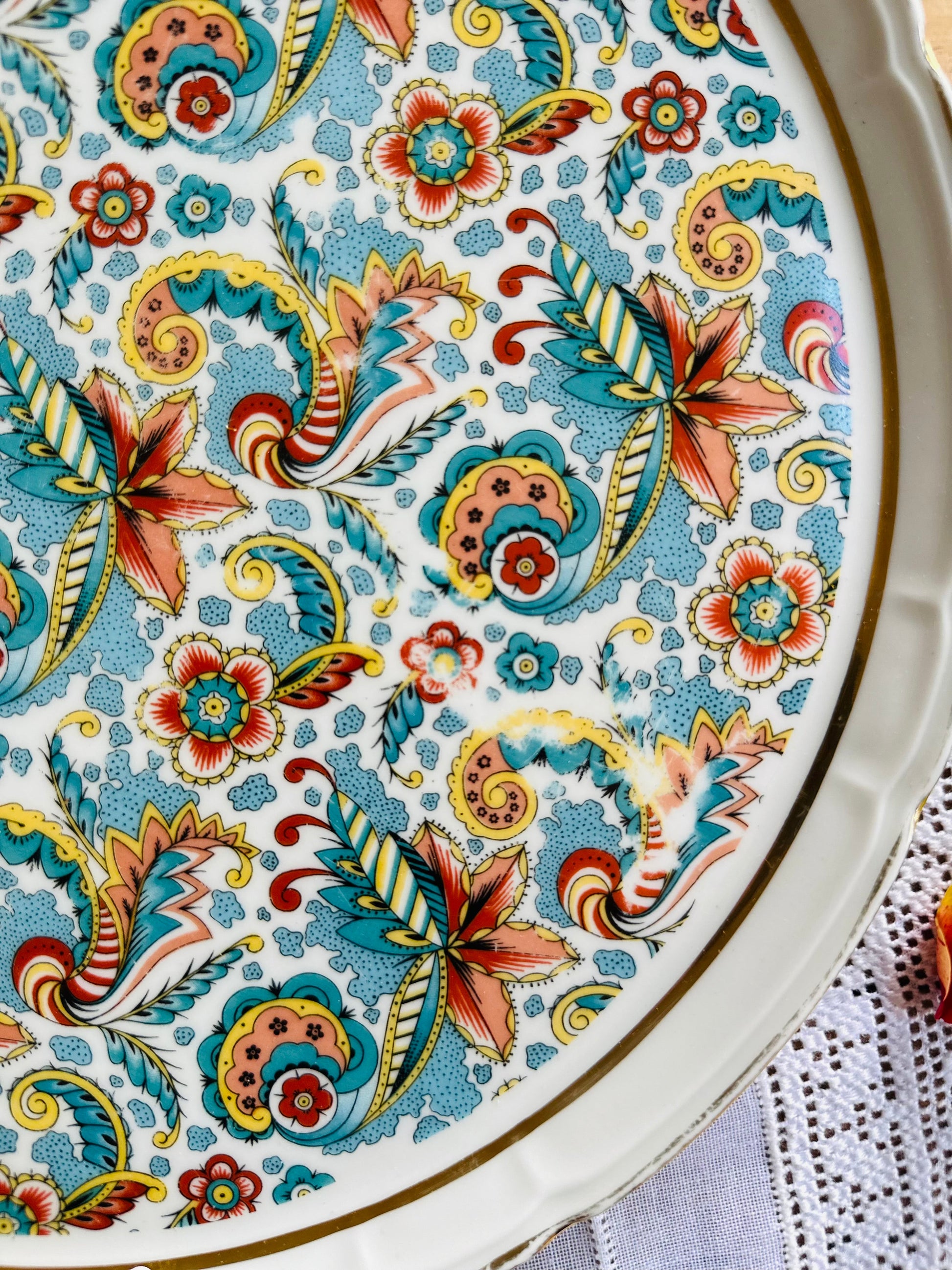Grand plat à tarte en porcelaine vintage De Raymonde à Zoé