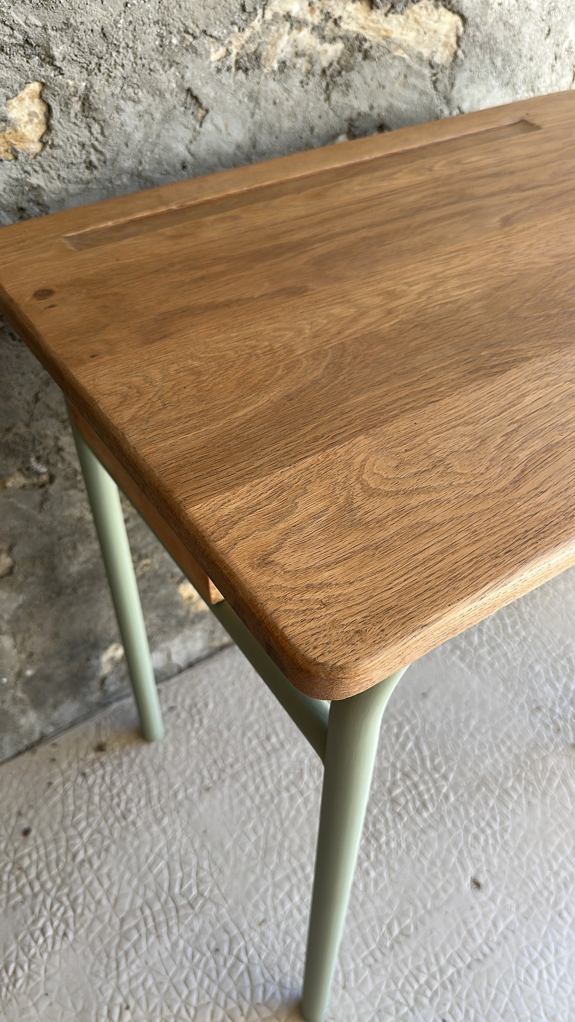 Bureau d’écolier vintage relooké De Raymonde à Zoé