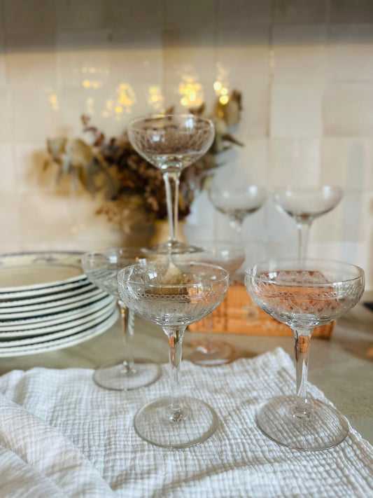 7 coupes à champagne en verre De Raymonde à Zoé