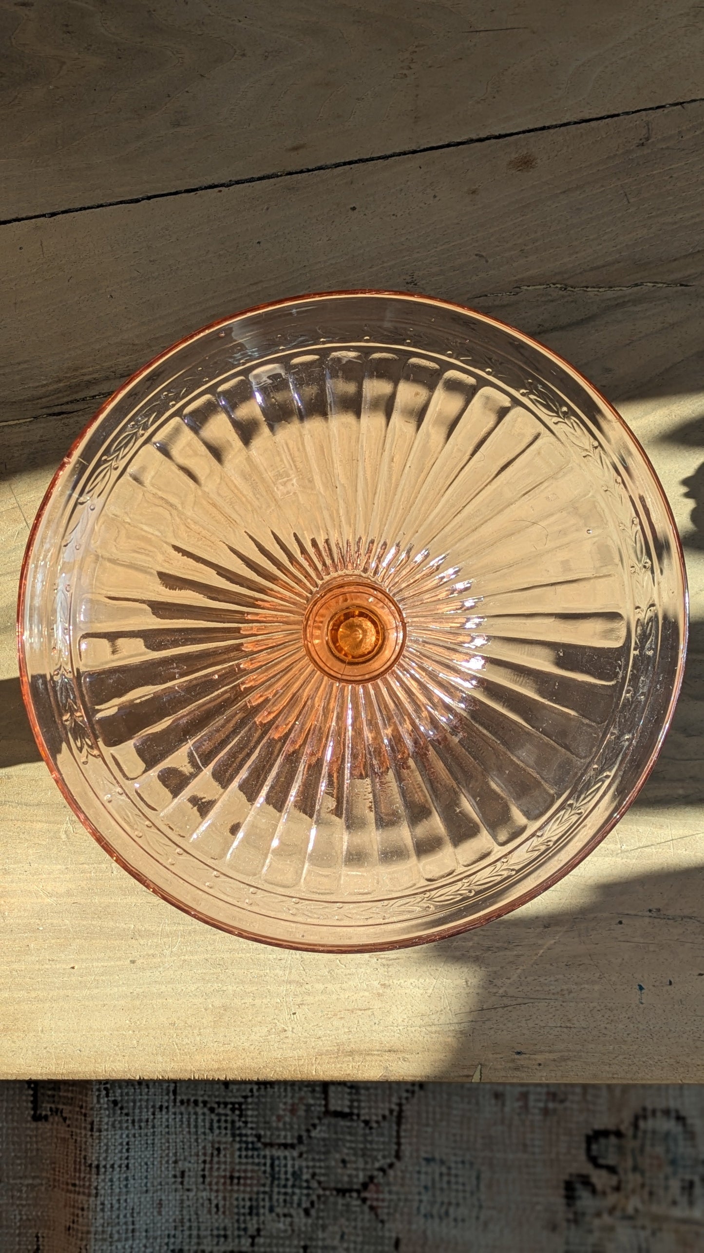 Coupe en verre moulé rose De Raymonde à Zoé