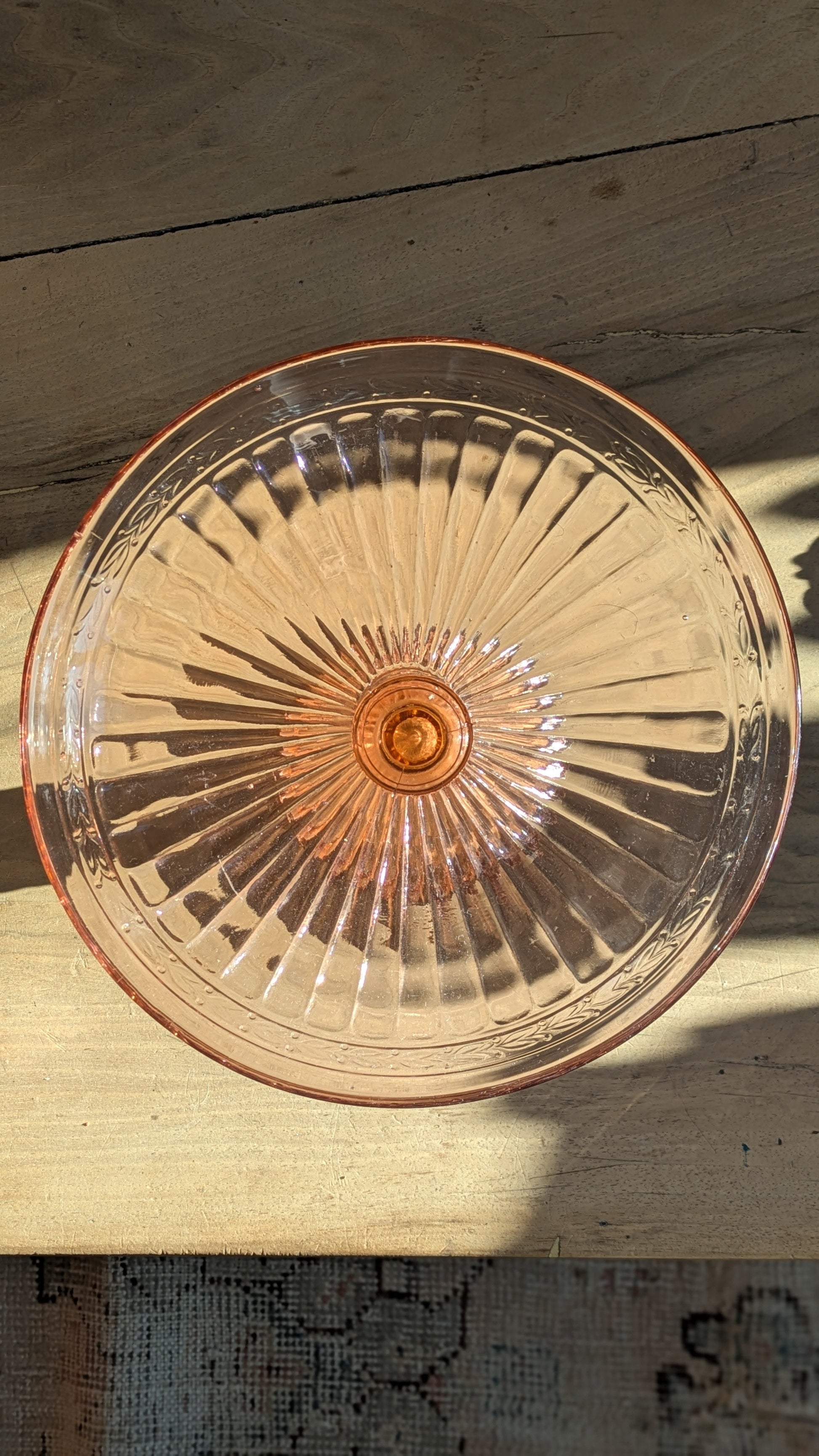 Coupe en verre moulé rose De Raymonde à Zoé