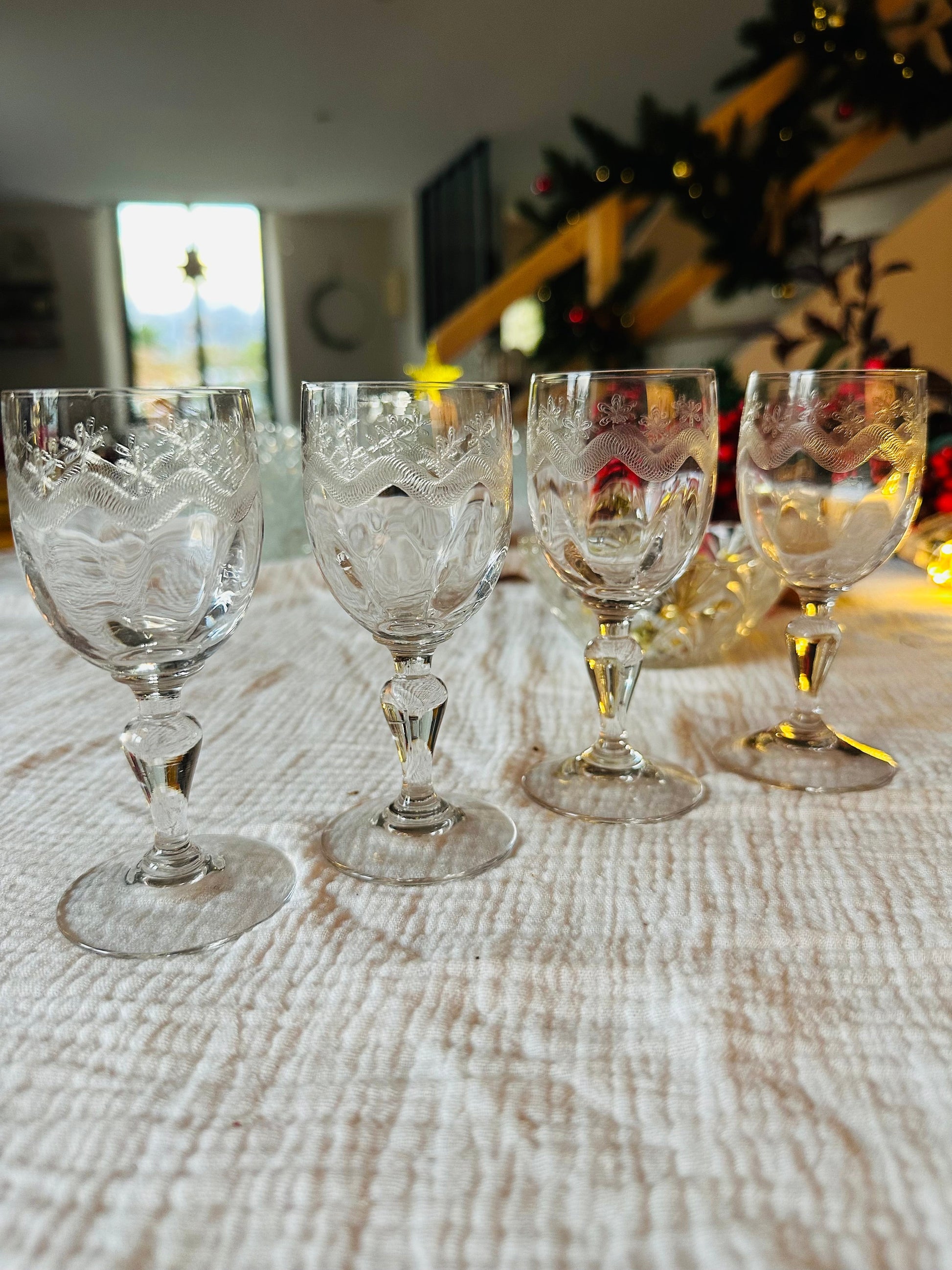 Ensemble de 4 verres à liqueur en verre gravé De Raymonde à Zoé