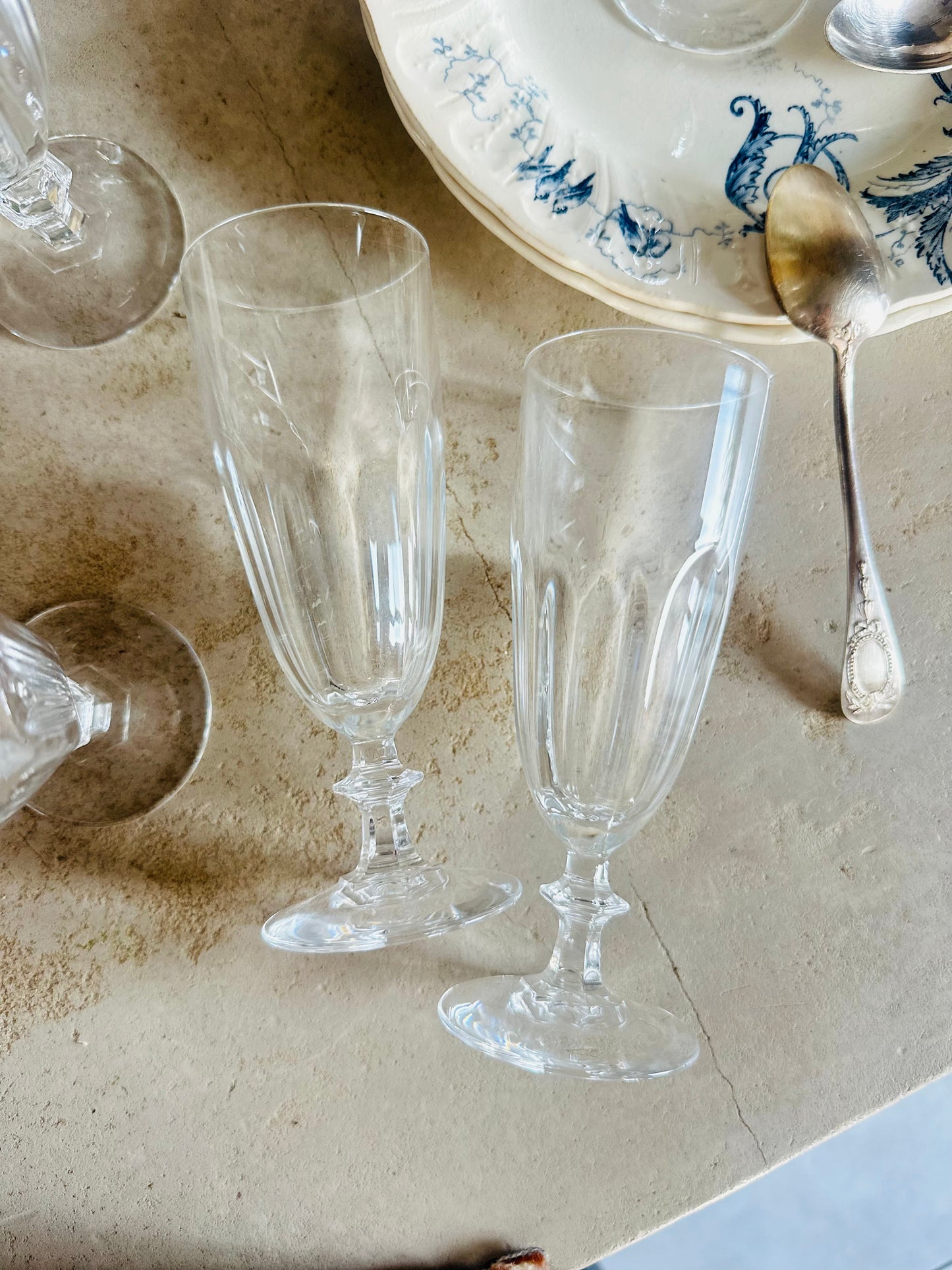 9 flûtes à champagne en cristal d’arques