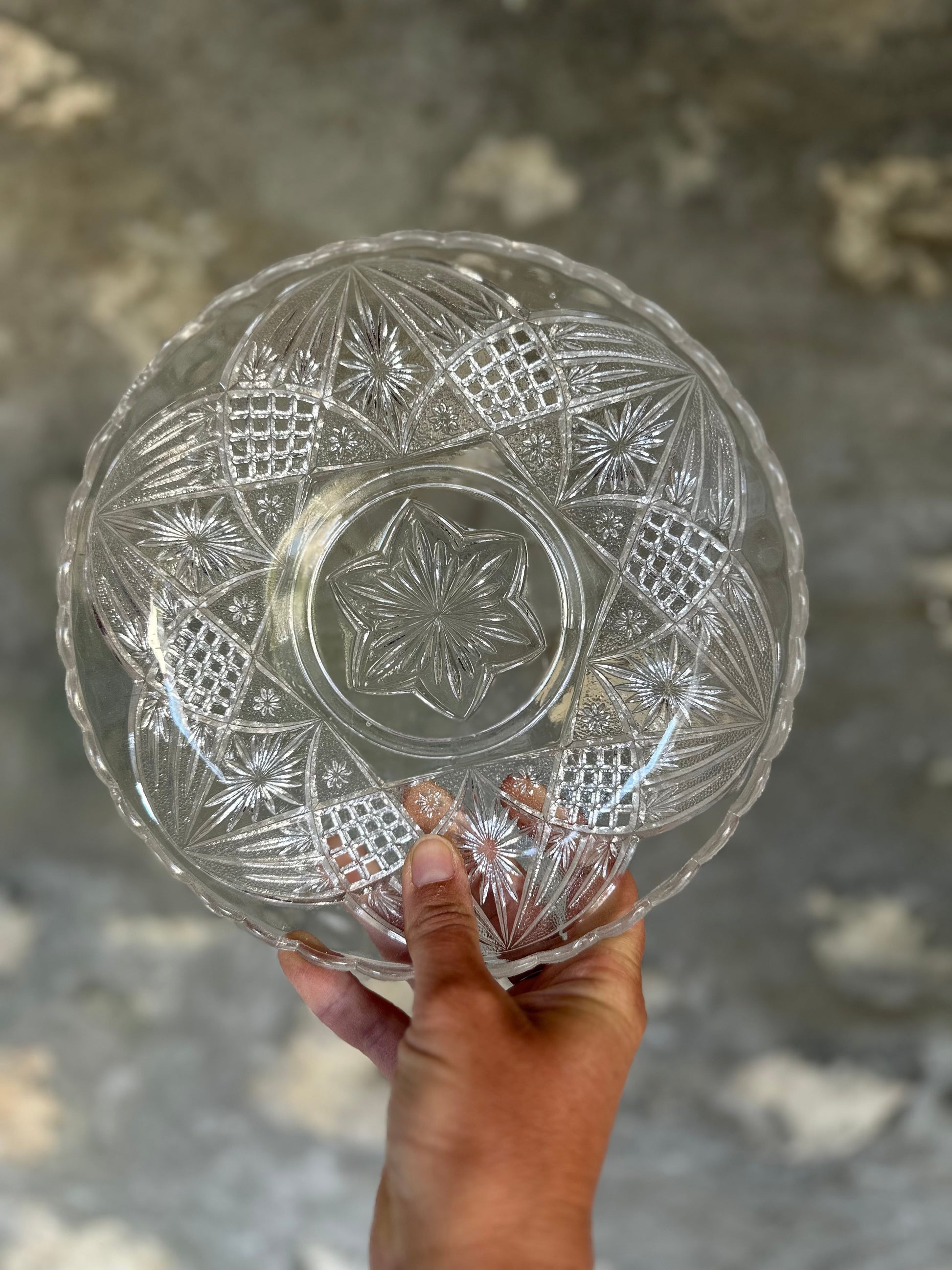 Petit plat en verre moulé De Raymonde à Zoé