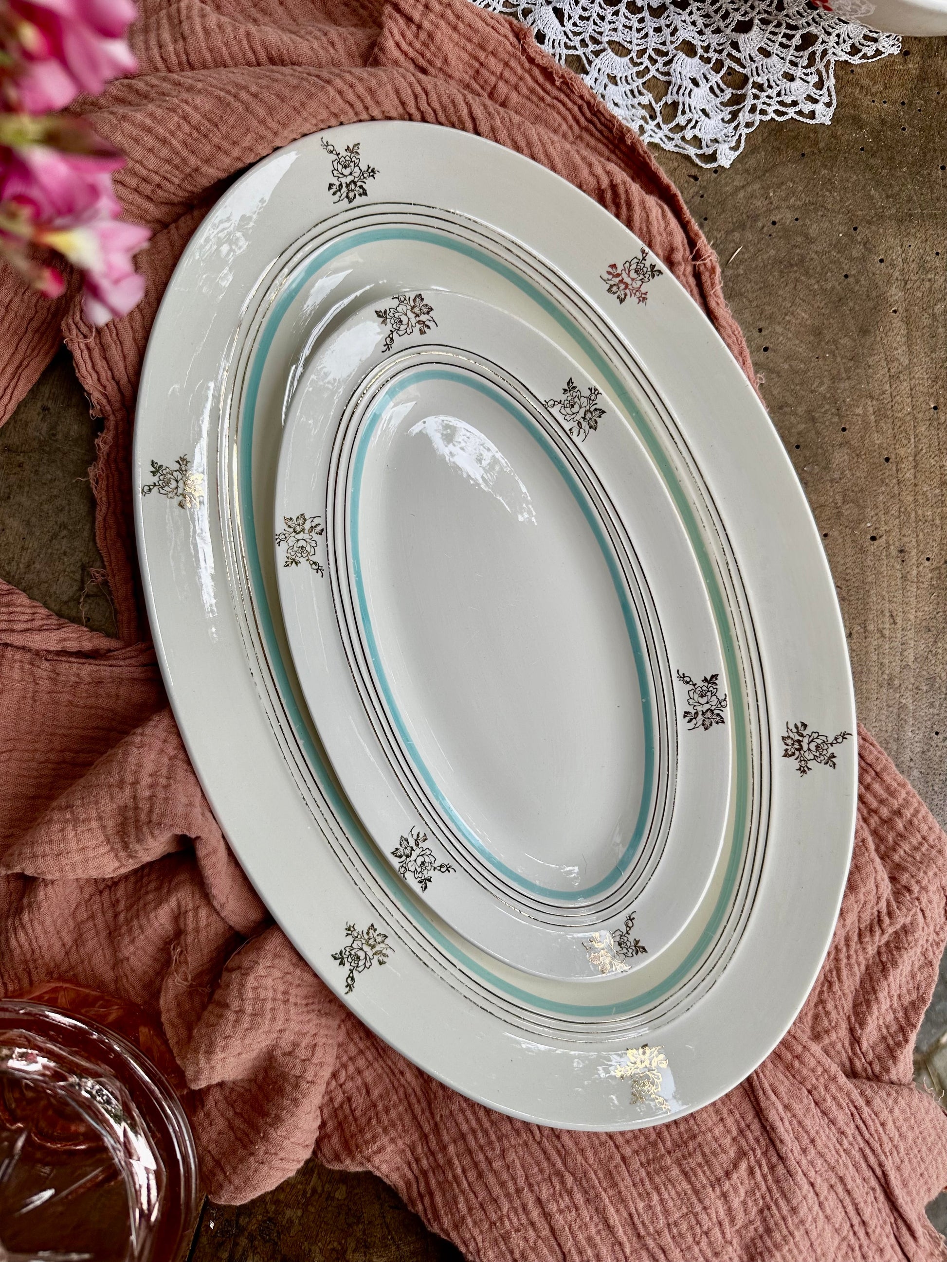 Duo de plats en faïence De Raymonde à Zoé