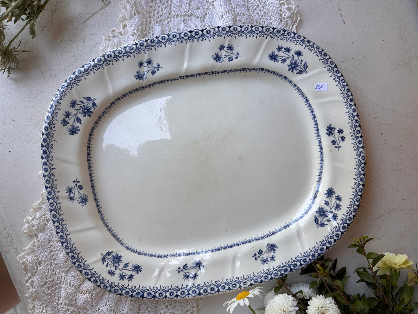 Plat oval terre de fer bleu De Raymonde à Zoé