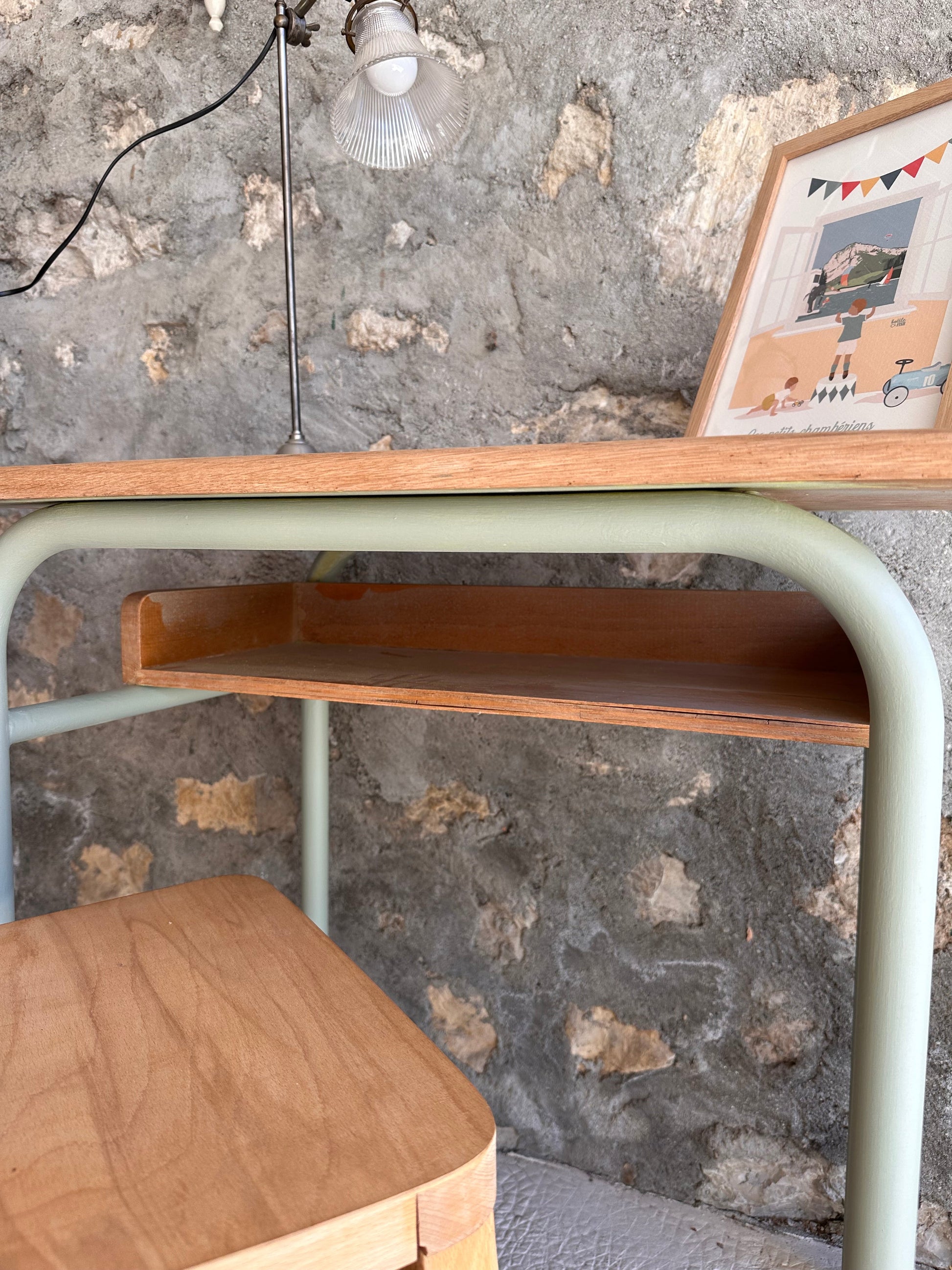 Bureau d’écolier vintage relooké De Raymonde à Zoé