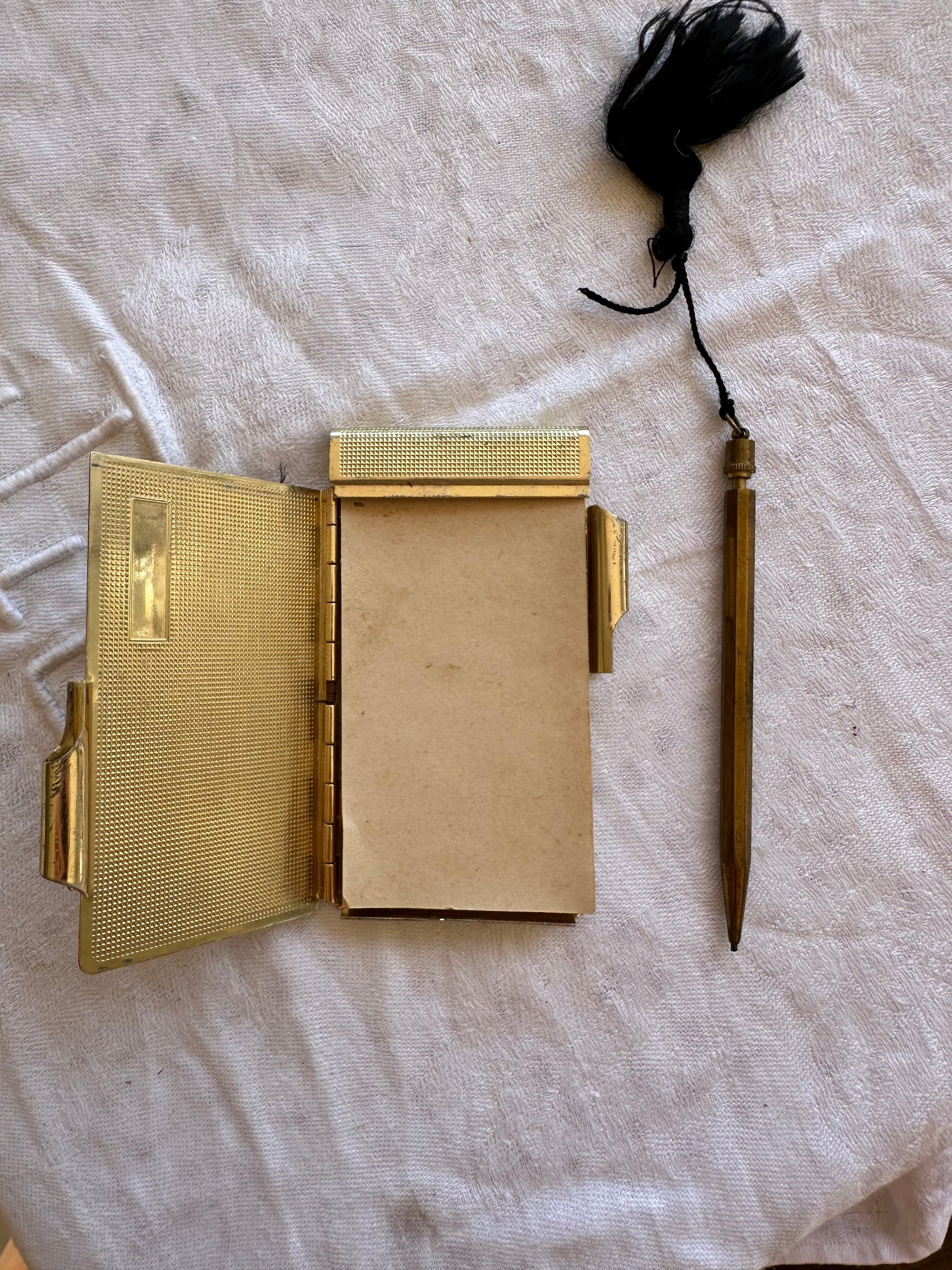 Petit carnet ancien avec son crayon De Raymonde à Zoé
