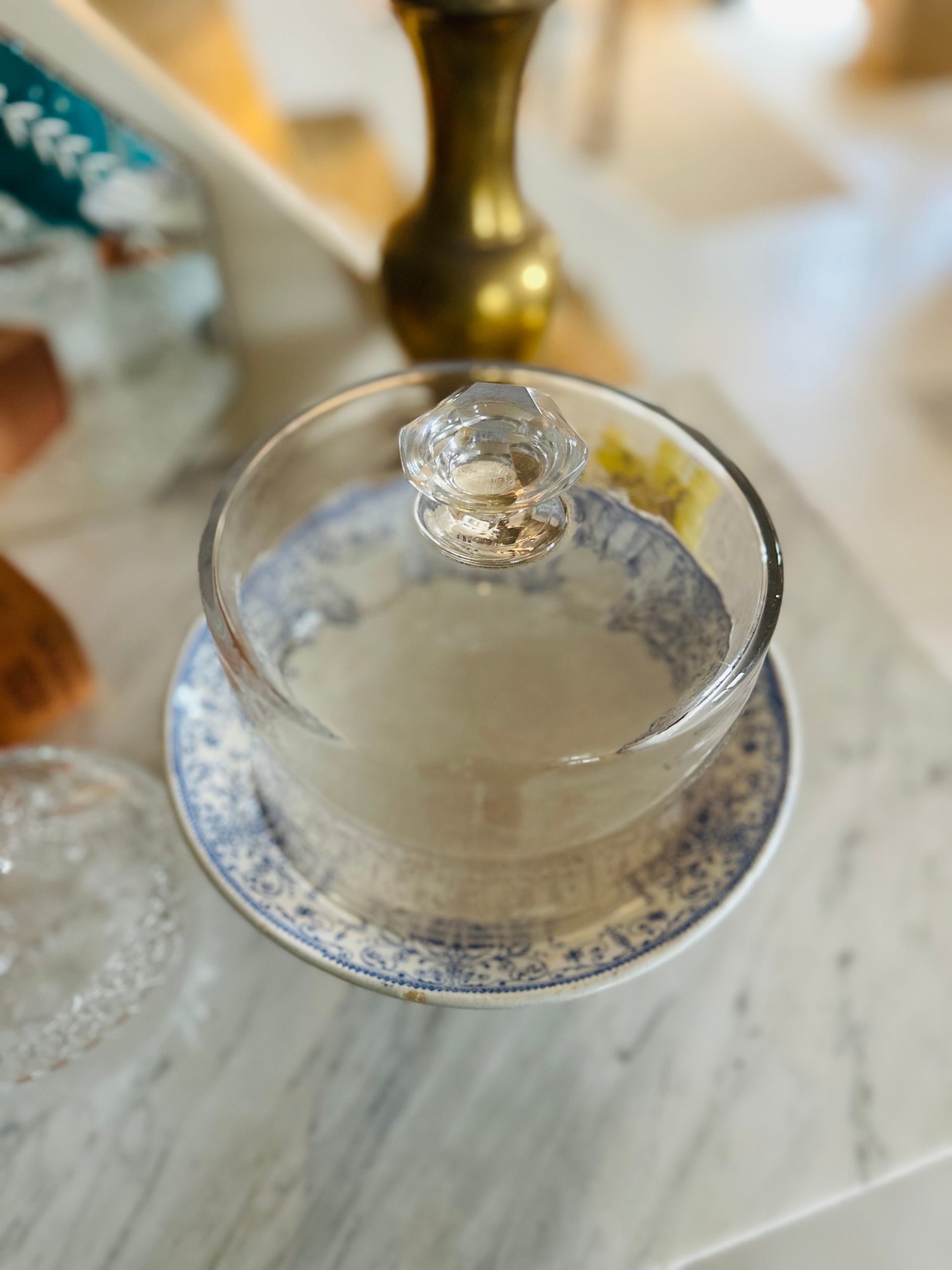 Cloche à fromages ou gâteaux en cristal De Raymonde à Zoé