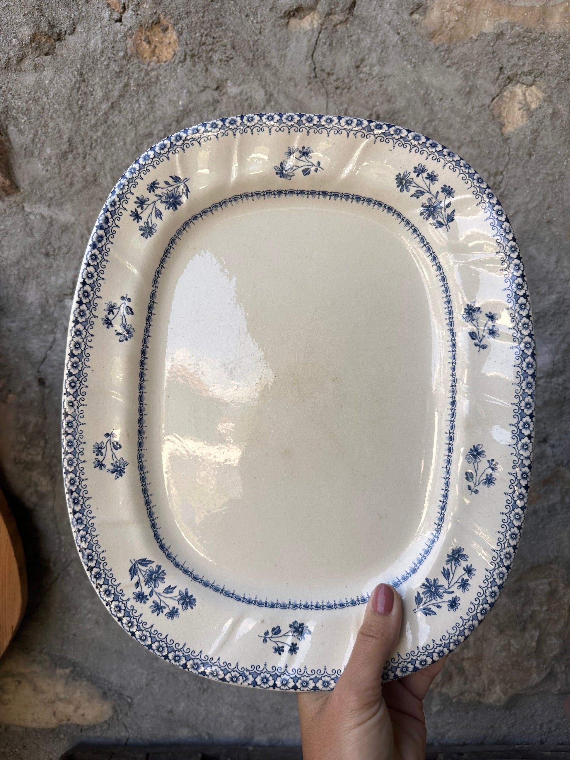 Plat oval terre de fer bleu De Raymonde à Zoé