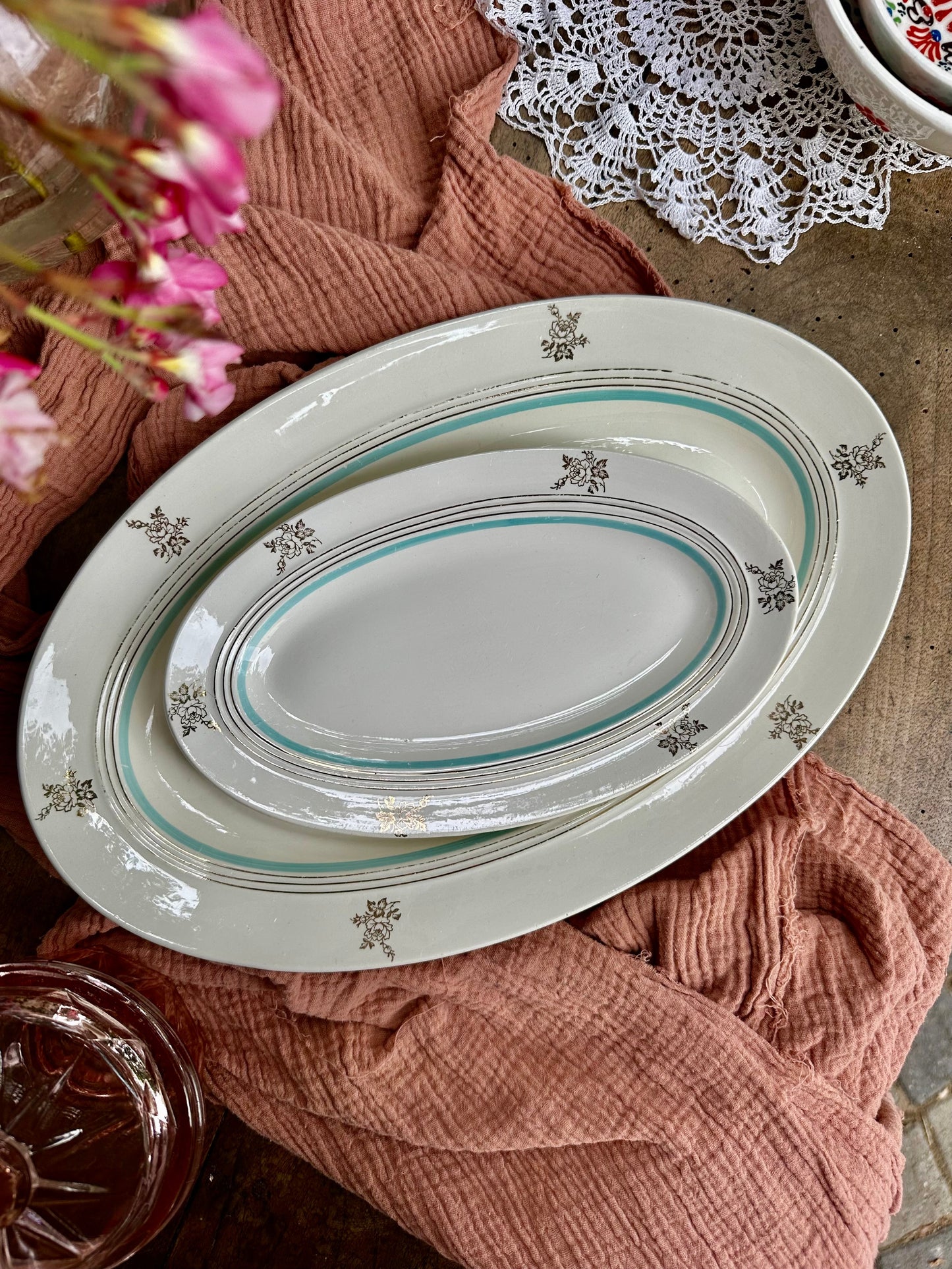 Duo de plats en faïence De Raymonde à Zoé