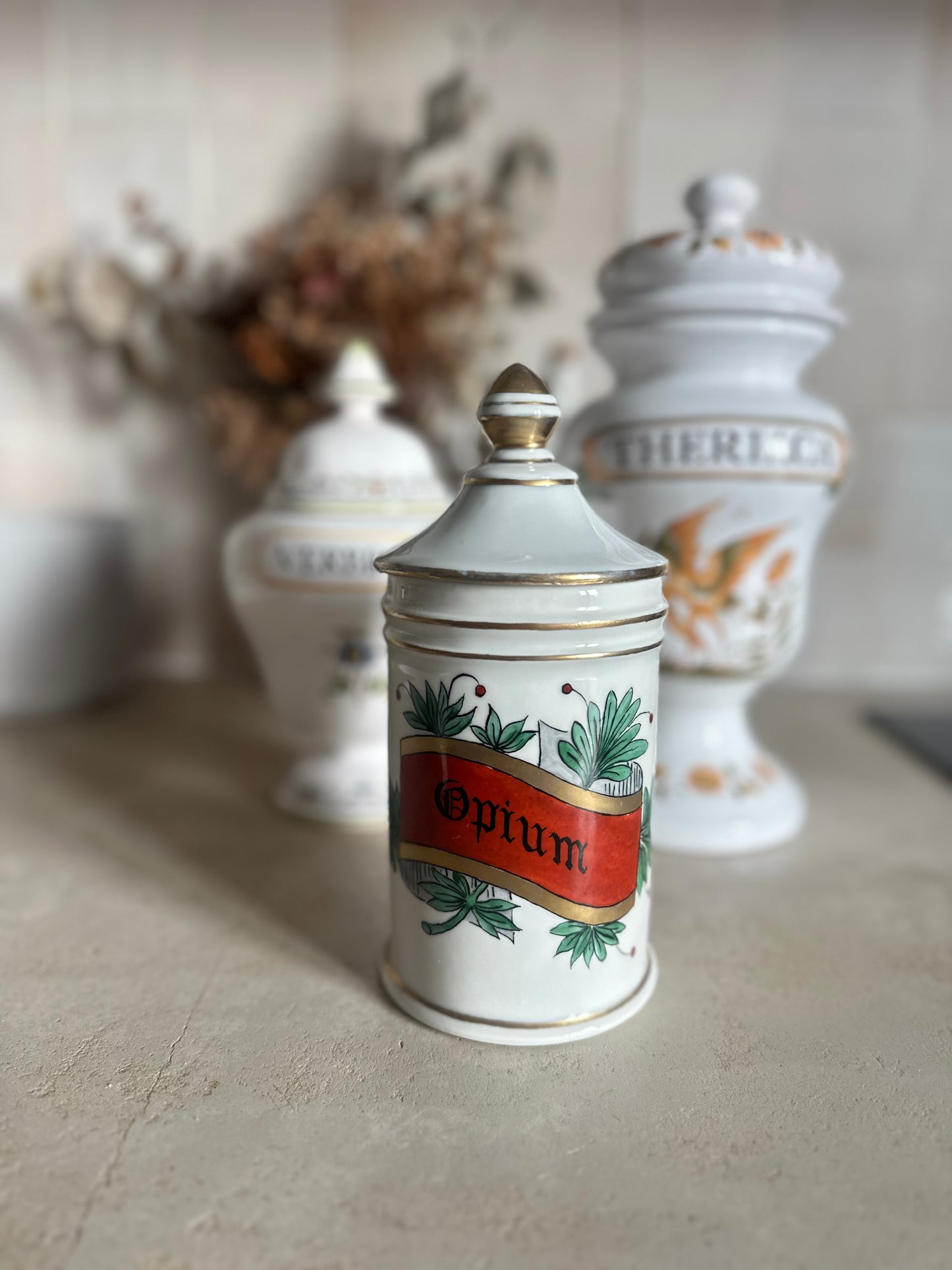 Pot à pharmacie « Opium »  en porcelaine