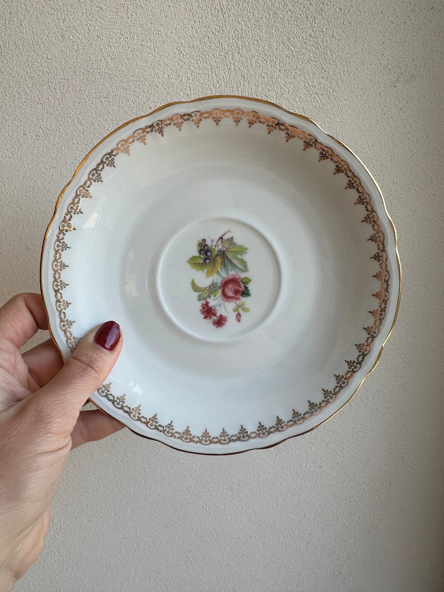 Ensemble tasse et soucoupe assortie en porcelaine De Raymonde à Zoé