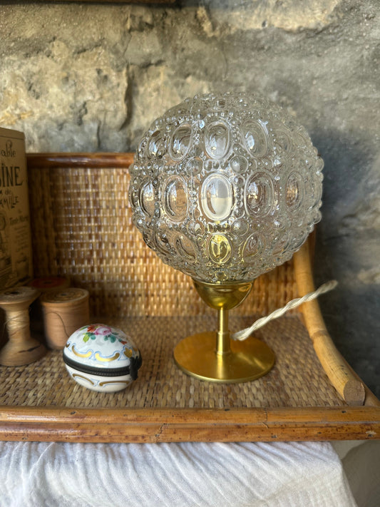 Lampe sur pied, globe chiné et cordon torsadé ivoire en tissu De Raymonde à Zoé