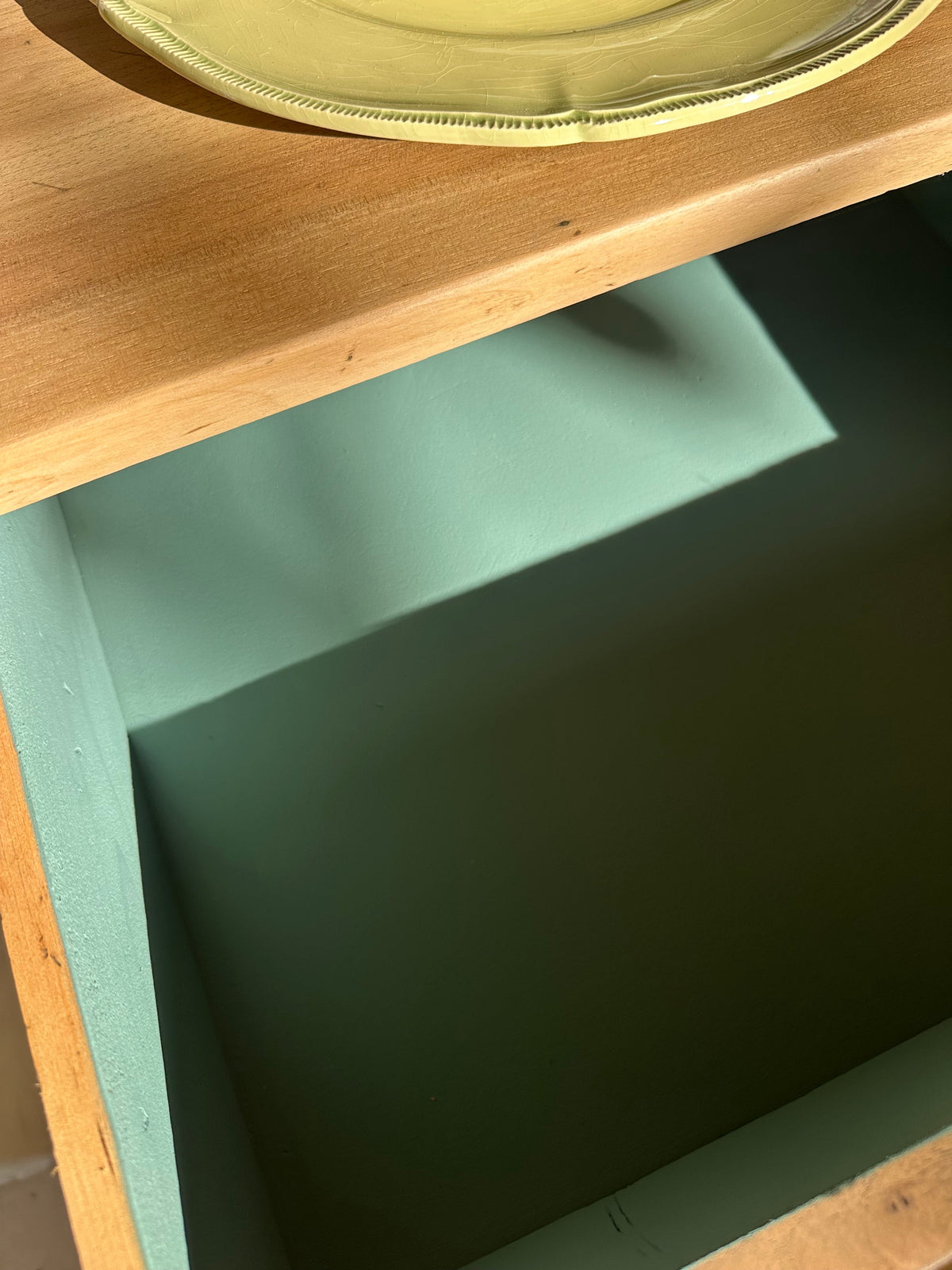 Bureau ancien en noyer De Raymonde à Zoé