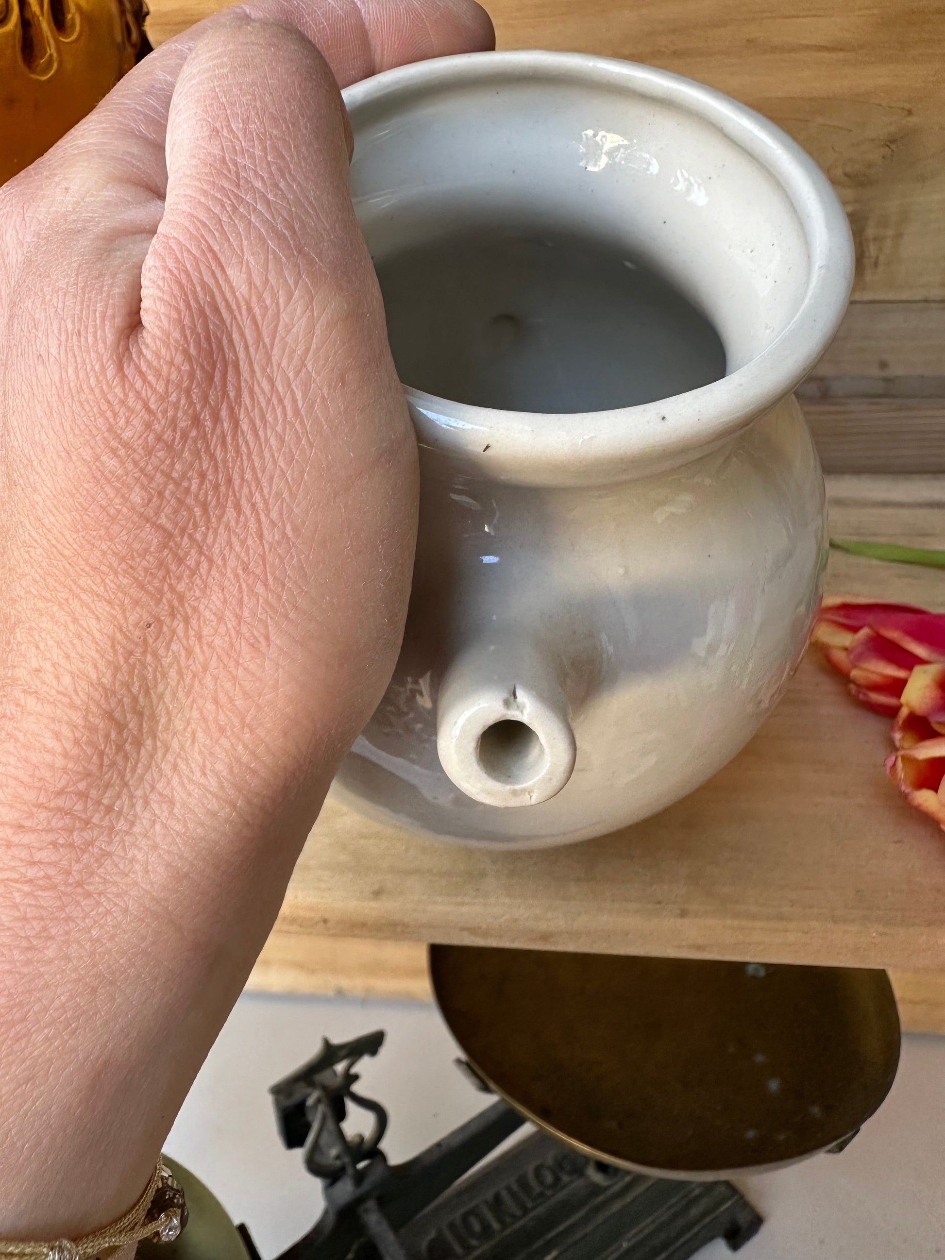 Ancien pichet a eau en céramique beige De Raymonde à Zoé