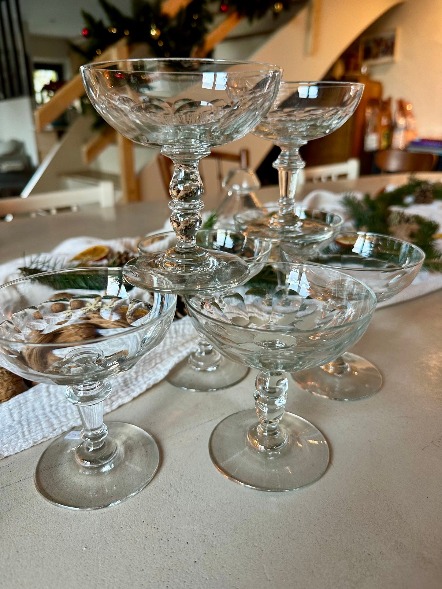 5 coupes à champagne ancienne en cristal De Raymonde à Zoé