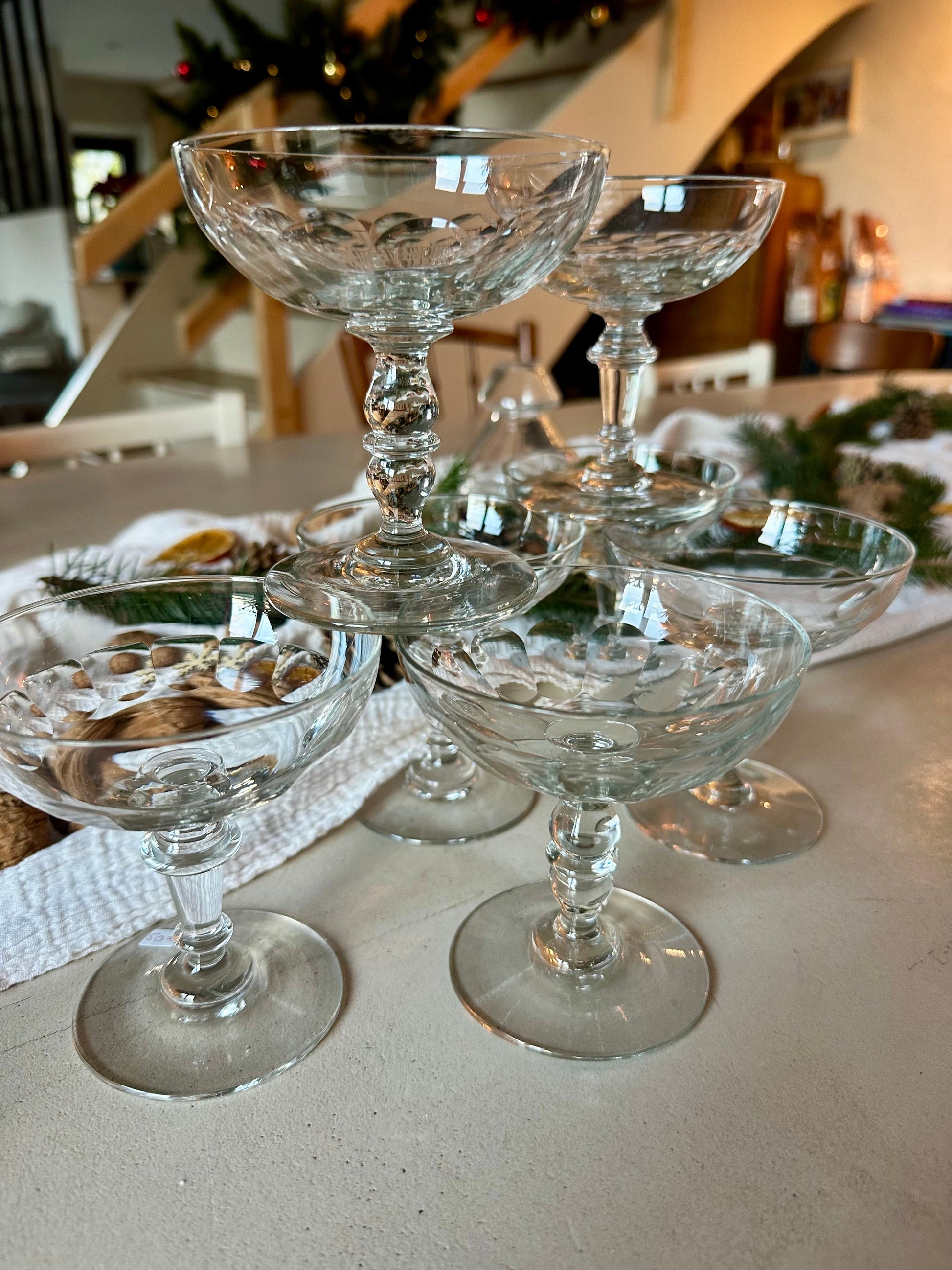 5 coupes à champagne ancienne en cristal De Raymonde à Zoé
