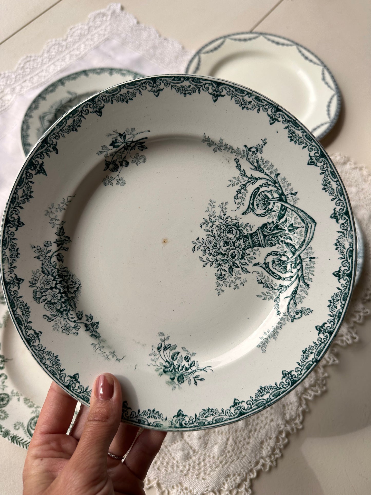 Ensemble de 6 assiettes plate terre de fer De Raymonde à Zoé
