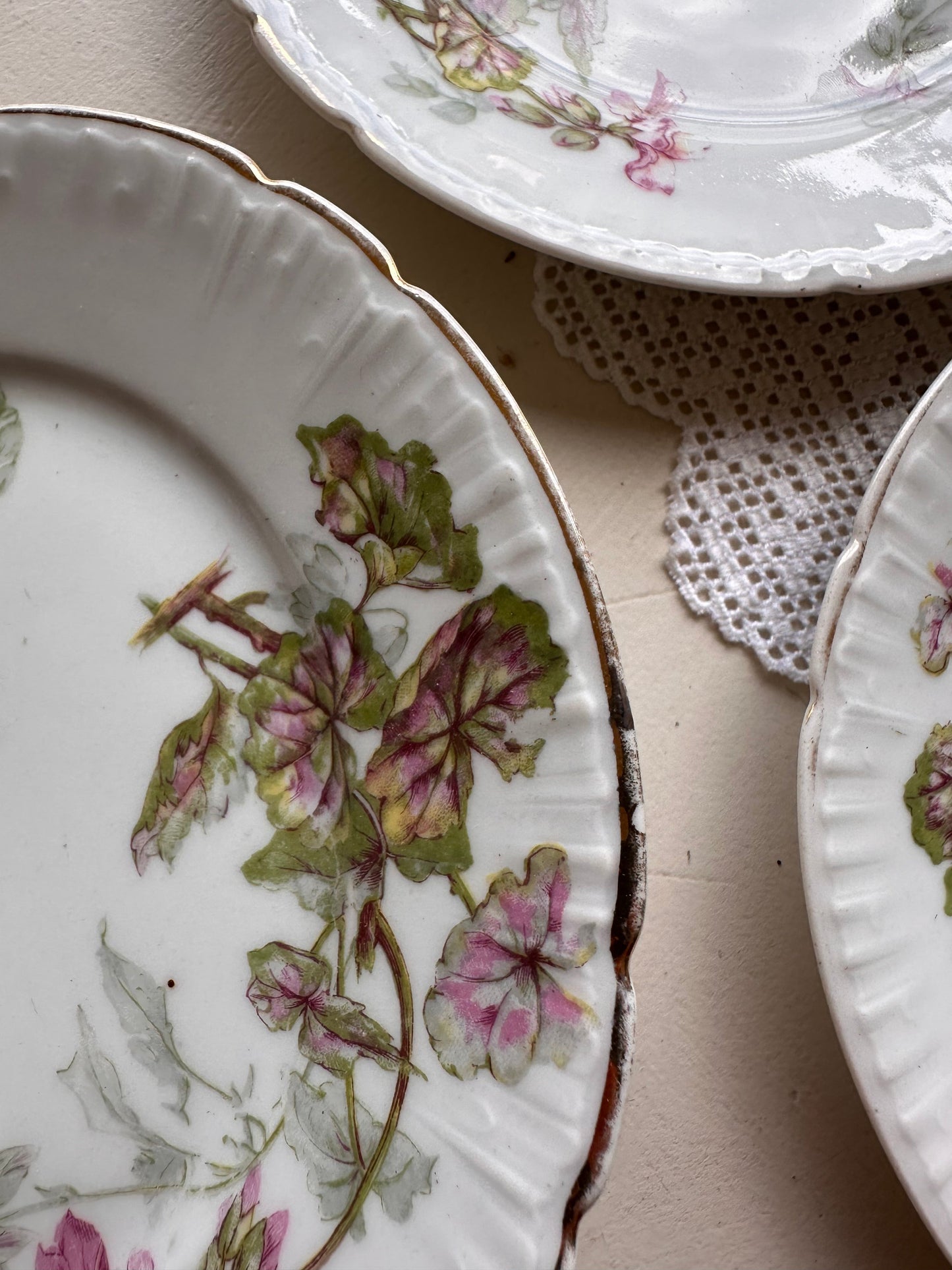 6 assiettes à dessert en porcelaine De Raymonde à Zoé