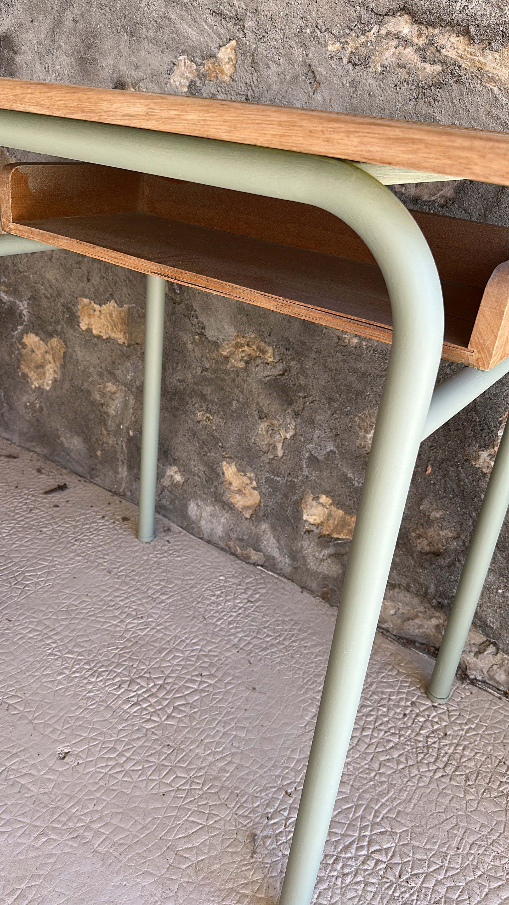 Bureau d’écolier vintage relooké De Raymonde à Zoé