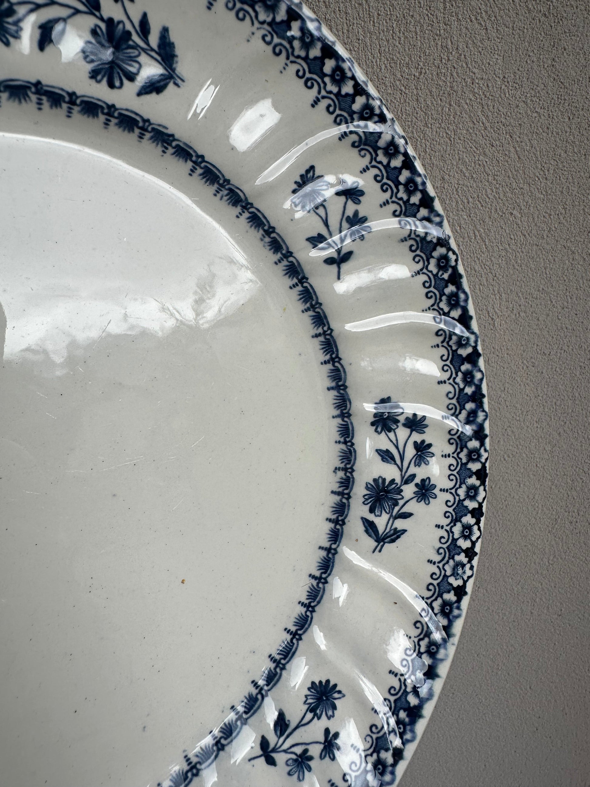 11 Assiettes plate terre de fer De Raymonde à Zoé