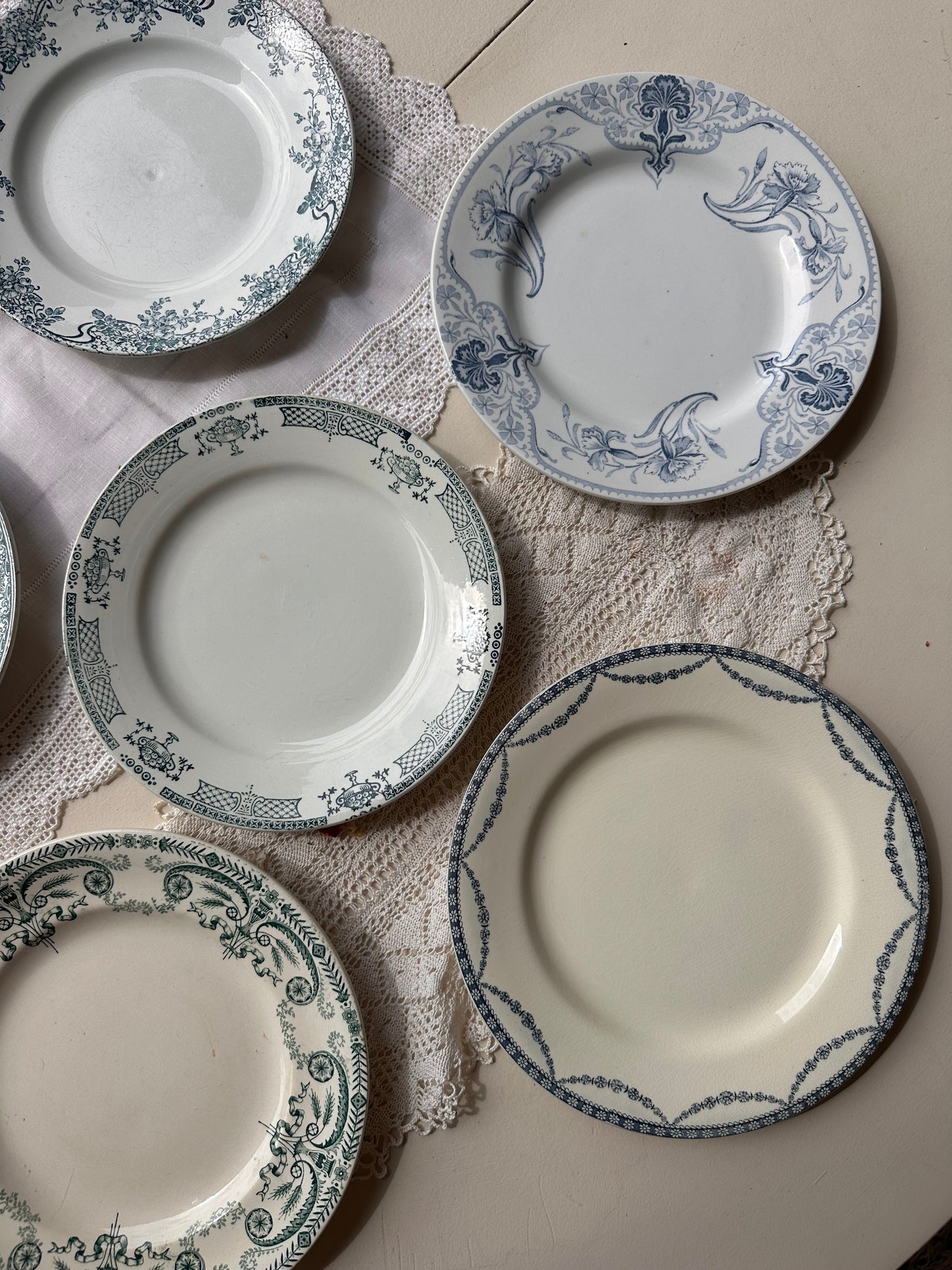 Ensemble de 6 assiettes plates terre de fer De Raymonde à Zoé