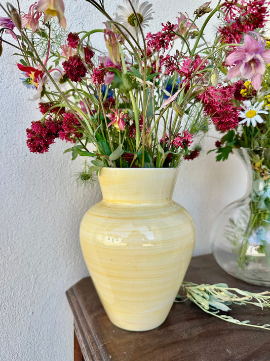 Vase jaune en céramique peint à la main De Raymonde à Zoé
