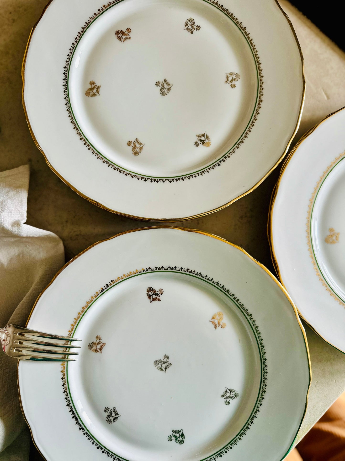 8 assiettes plates en porcelaine De Raymonde à Zoé