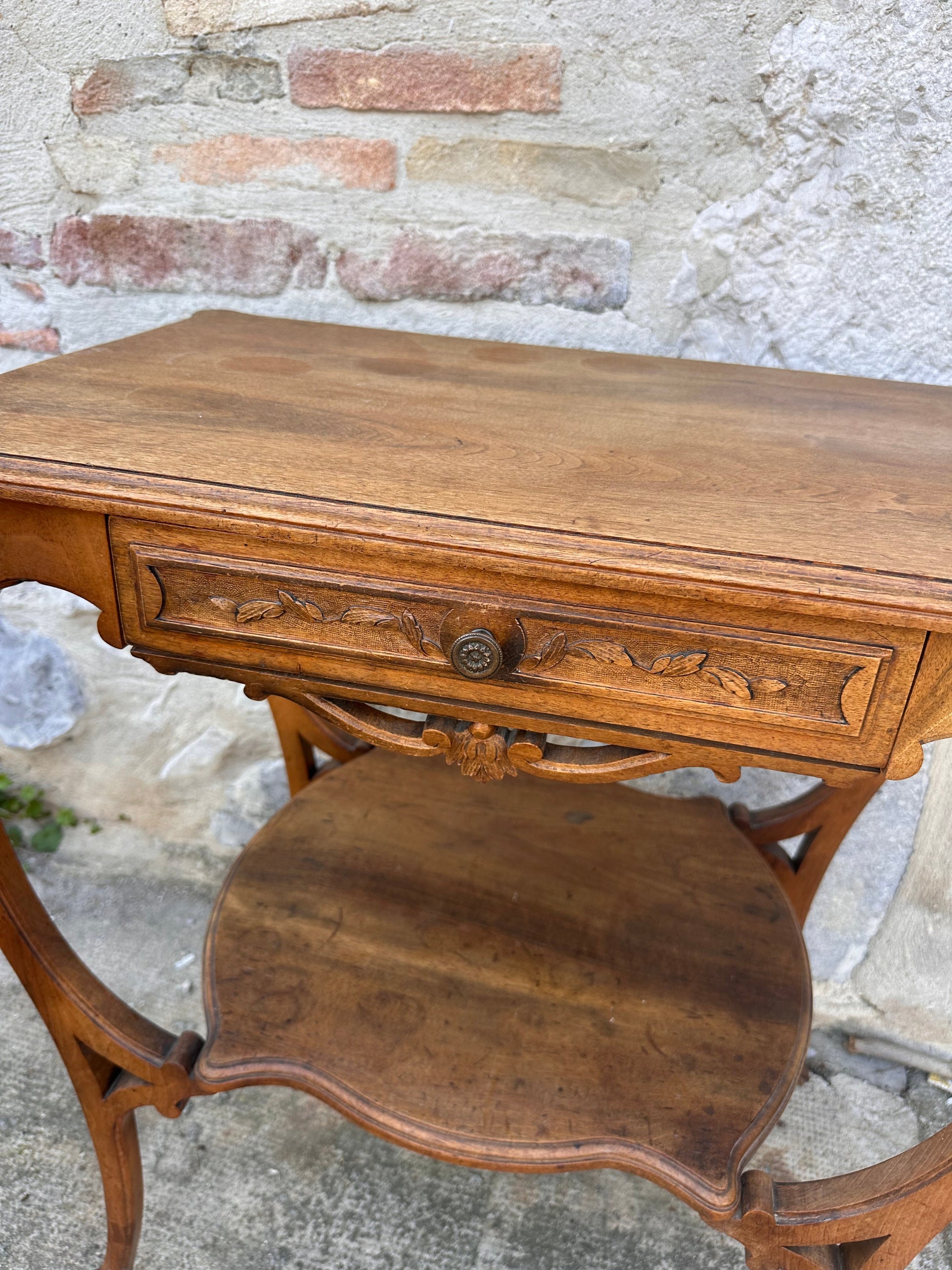 Meuble d’appoint en noyer De Raymonde à Zoé