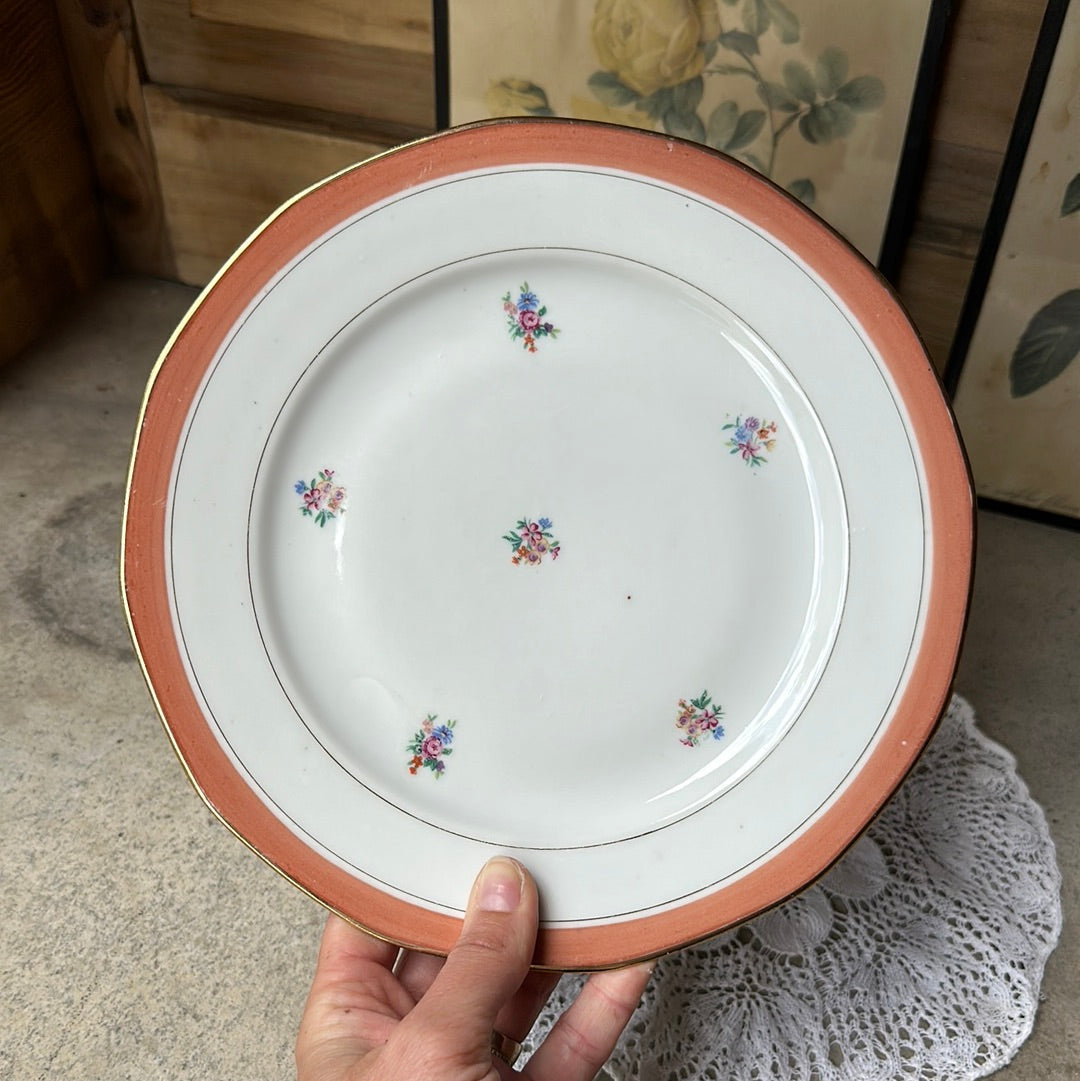 Assiette montée en porcelaine De Raymonde à Zoé