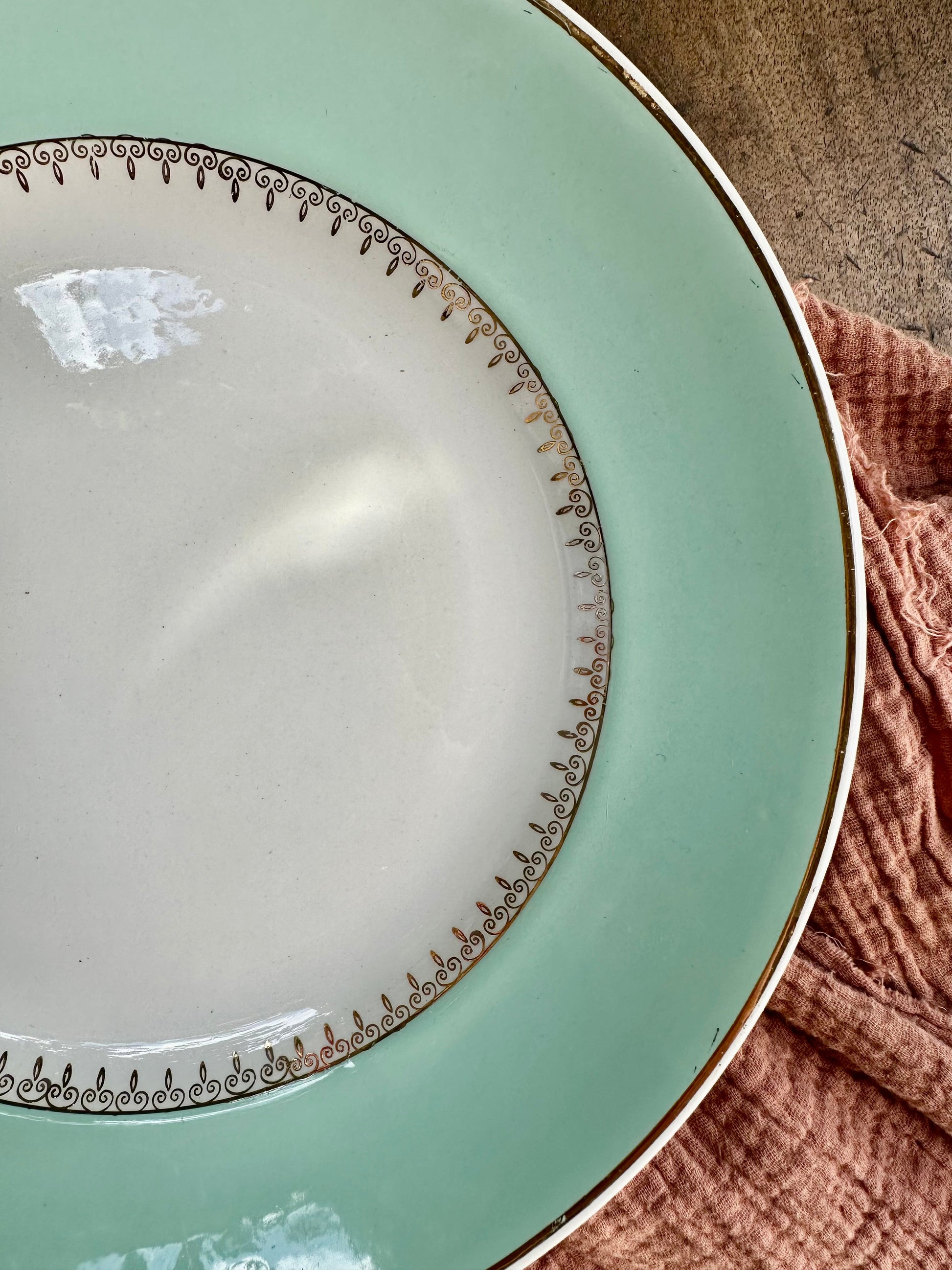 Plat rond en faïence de Luneville De Raymonde à Zoé