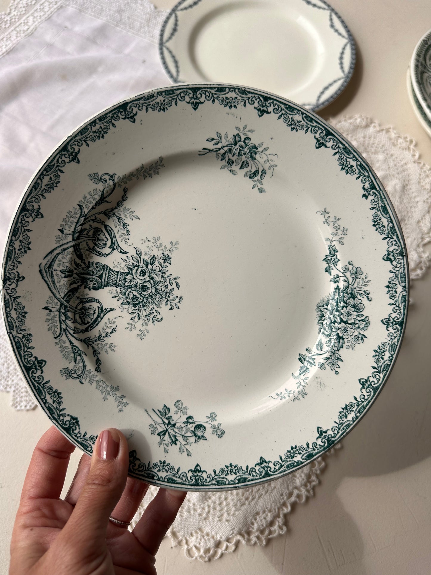 Ensemble de 6 assiettes plate terre de fer De Raymonde à Zoé