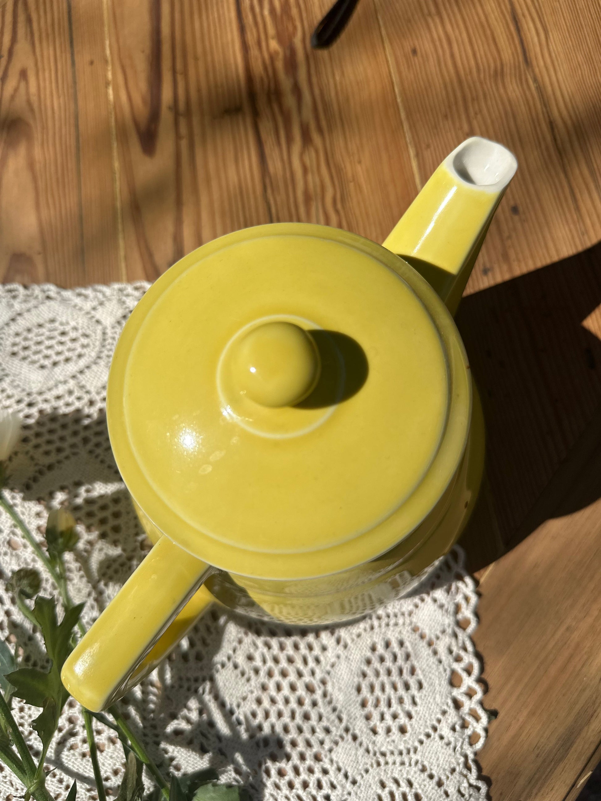 Theiere vintage en faïence jaune De Raymonde à Zoé