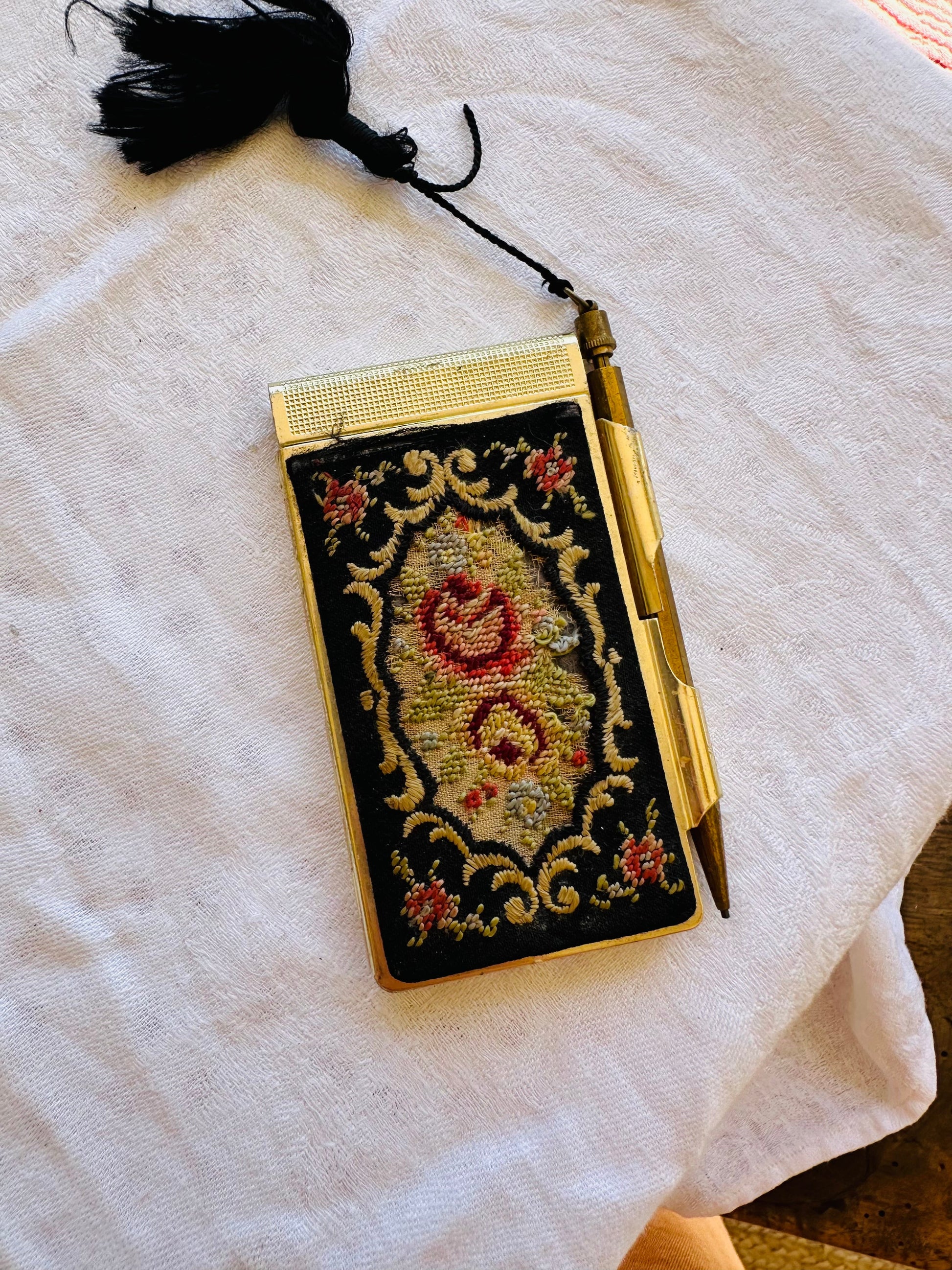 Petit carnet ancien avec son crayon De Raymonde à Zoé