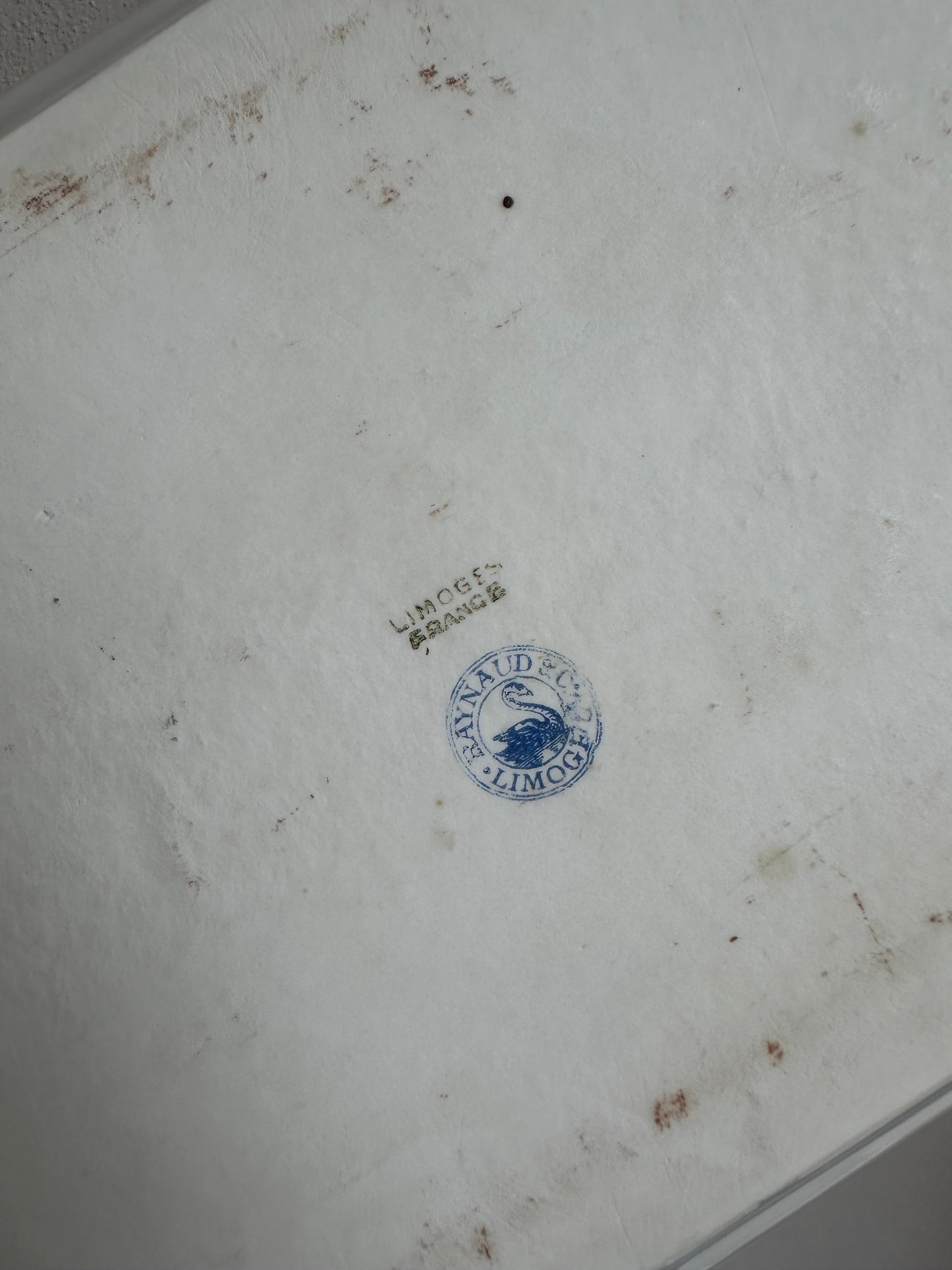 Plat a cake en porcelaine de Limoges De Raymonde à Zoé