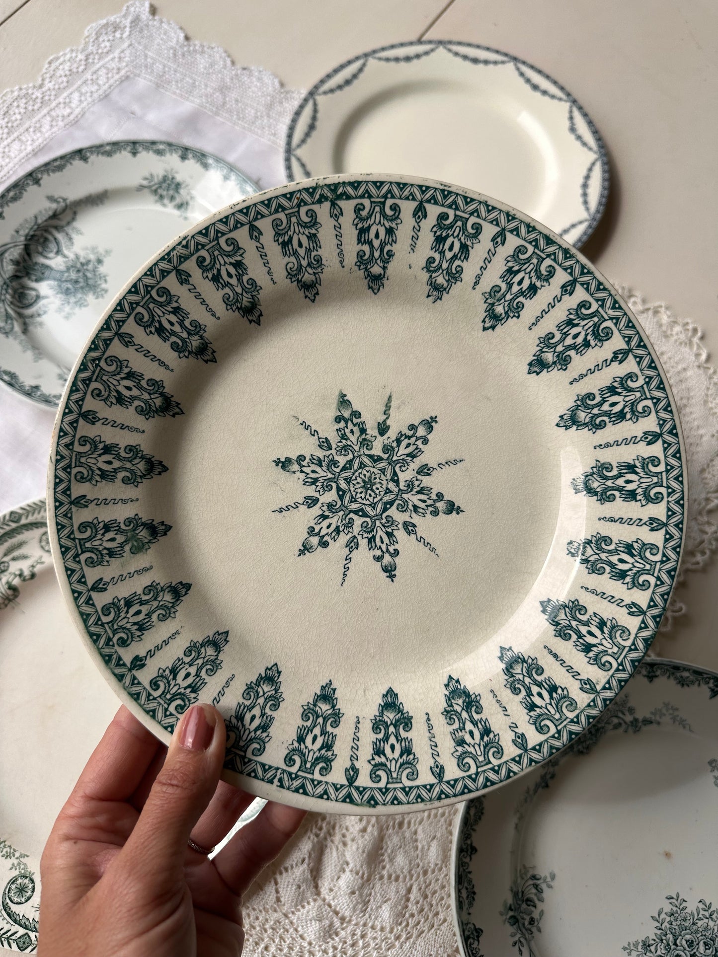 Ensemble de 6 assiettes plate terre de fer De Raymonde à Zoé