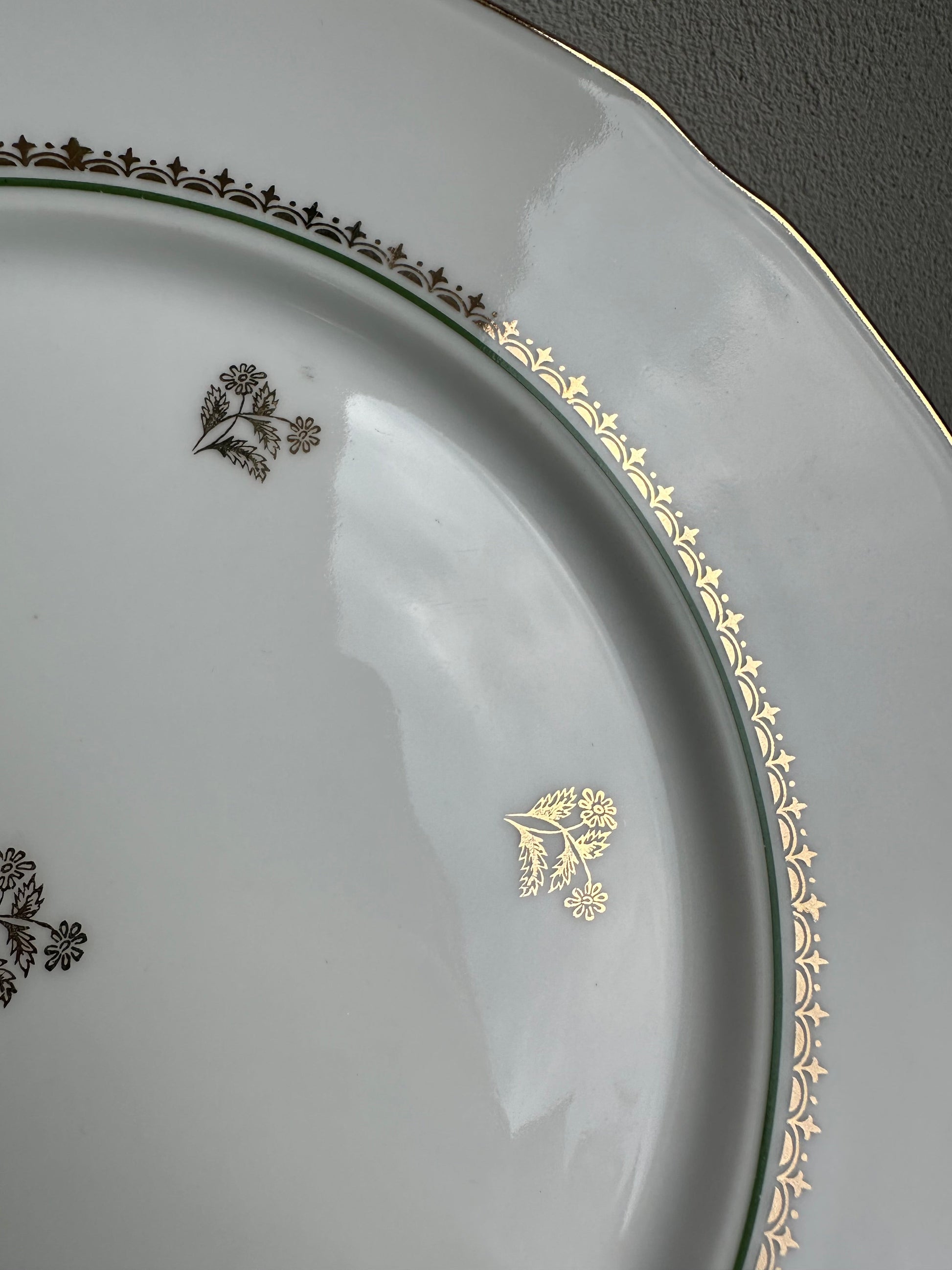 8 assiettes plates en porcelaine De Raymonde à Zoé