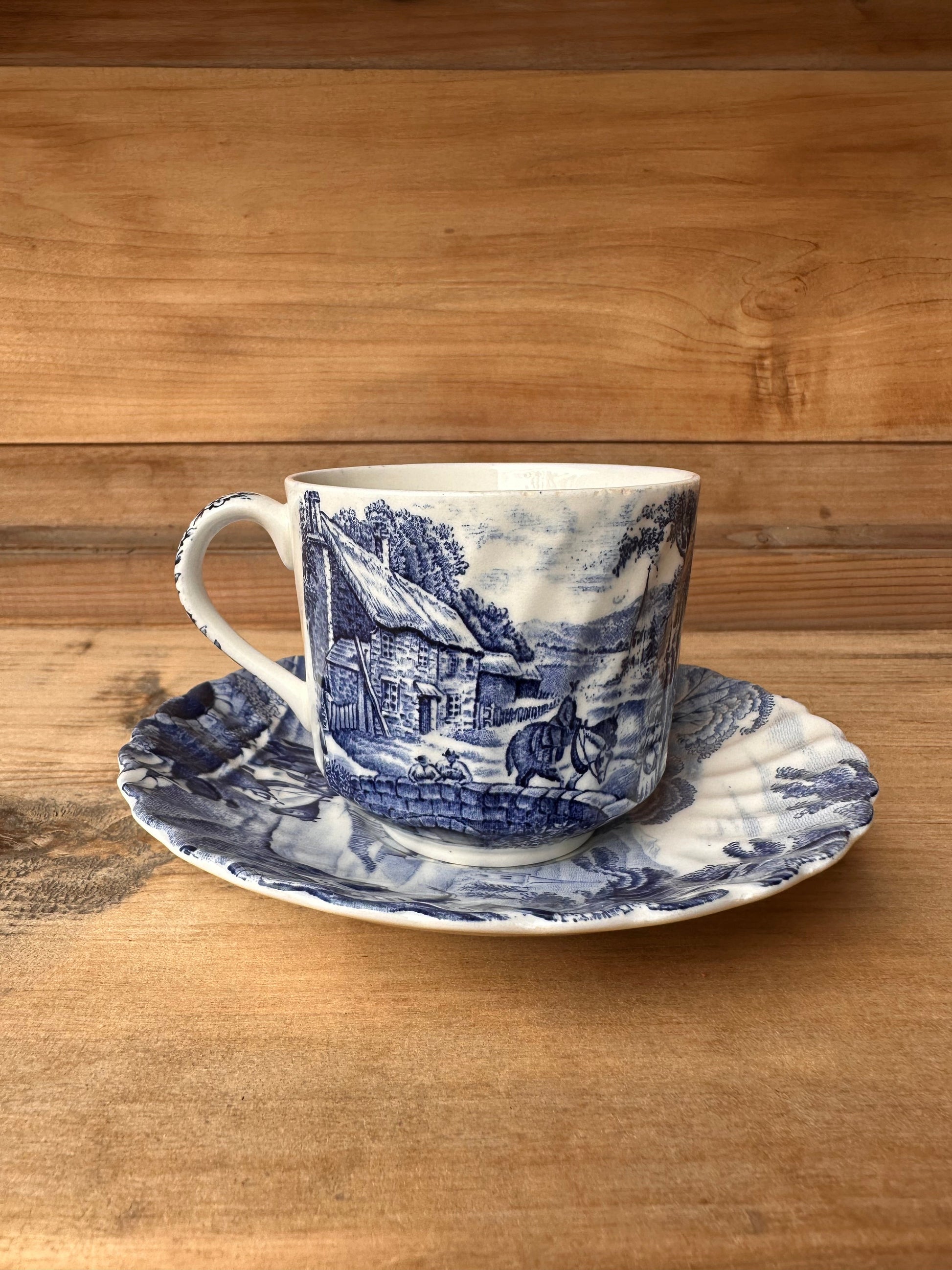 Ensemble de 3 tasses et 3 soucoupes assorties en faïence anglaise De Raymonde à Zoé