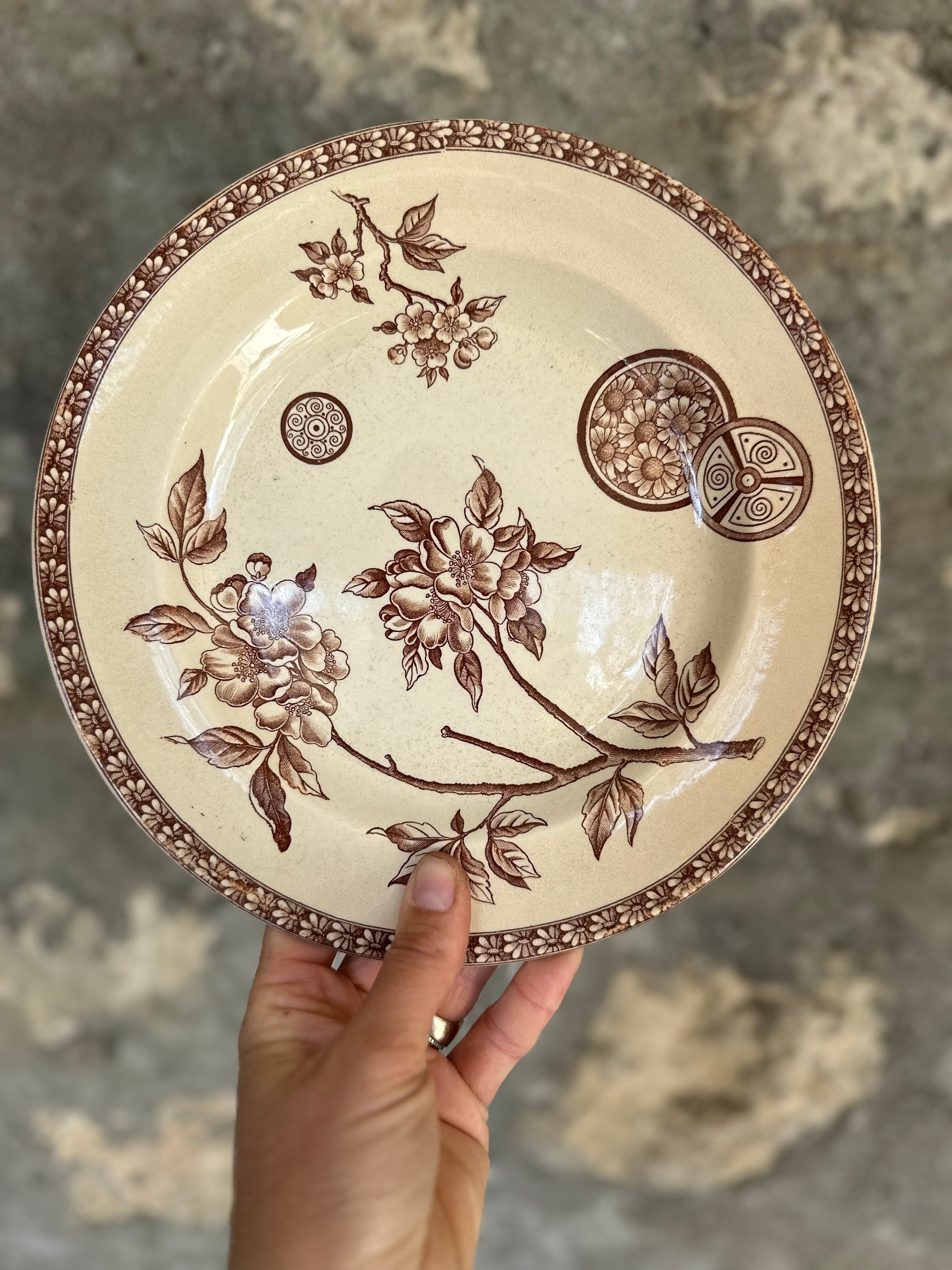 Duo d’assiettes plates terre de fer De Raymonde à Zoé