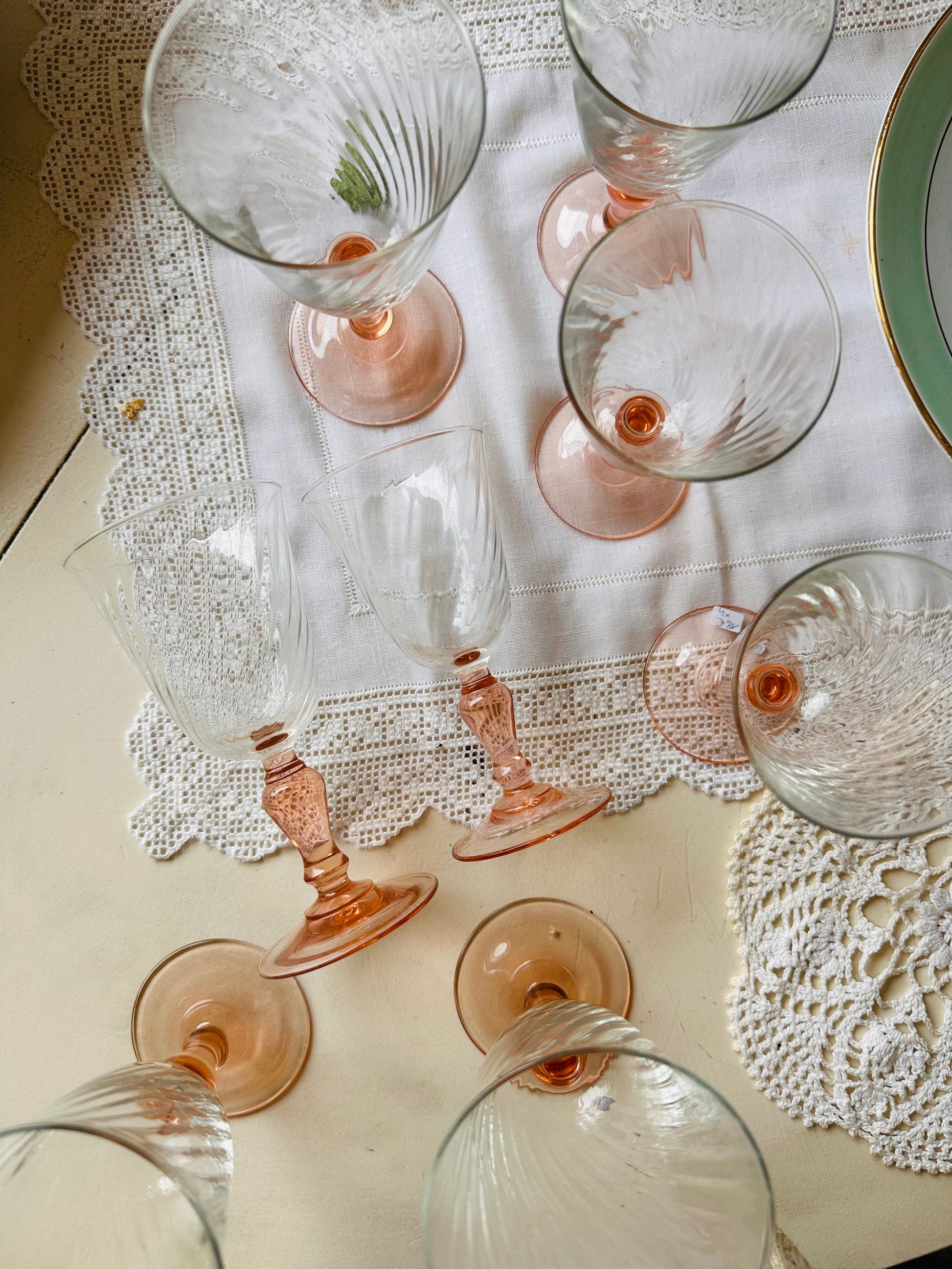 Ensemble de 8 verres à pied rosés De Raymonde à Zoé