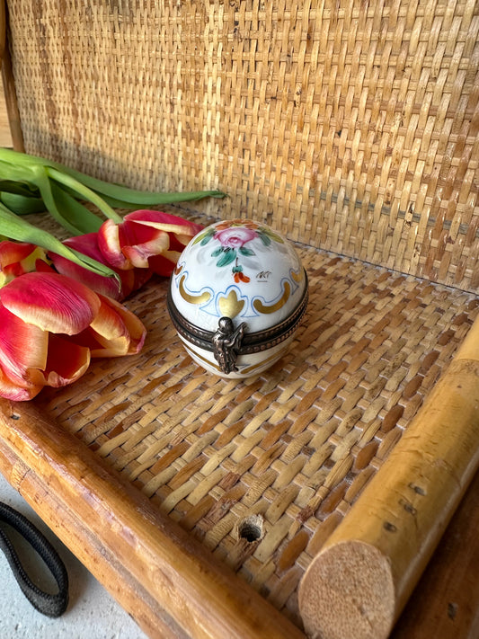 Petite boite à bijoux en porcelaine de Limoges De Raymonde à Zoé