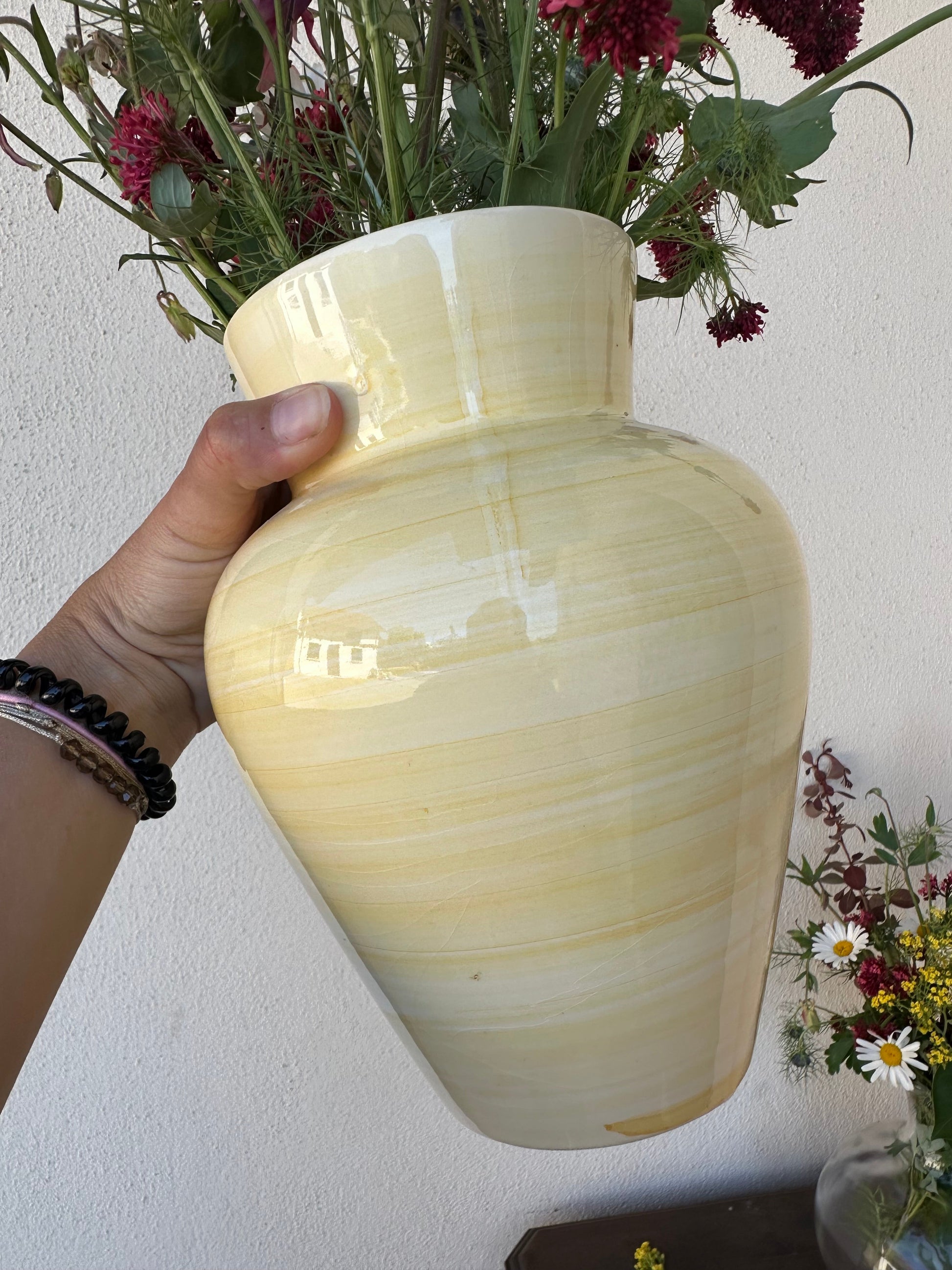 Vase jaune en céramique peint à la main De Raymonde à Zoé