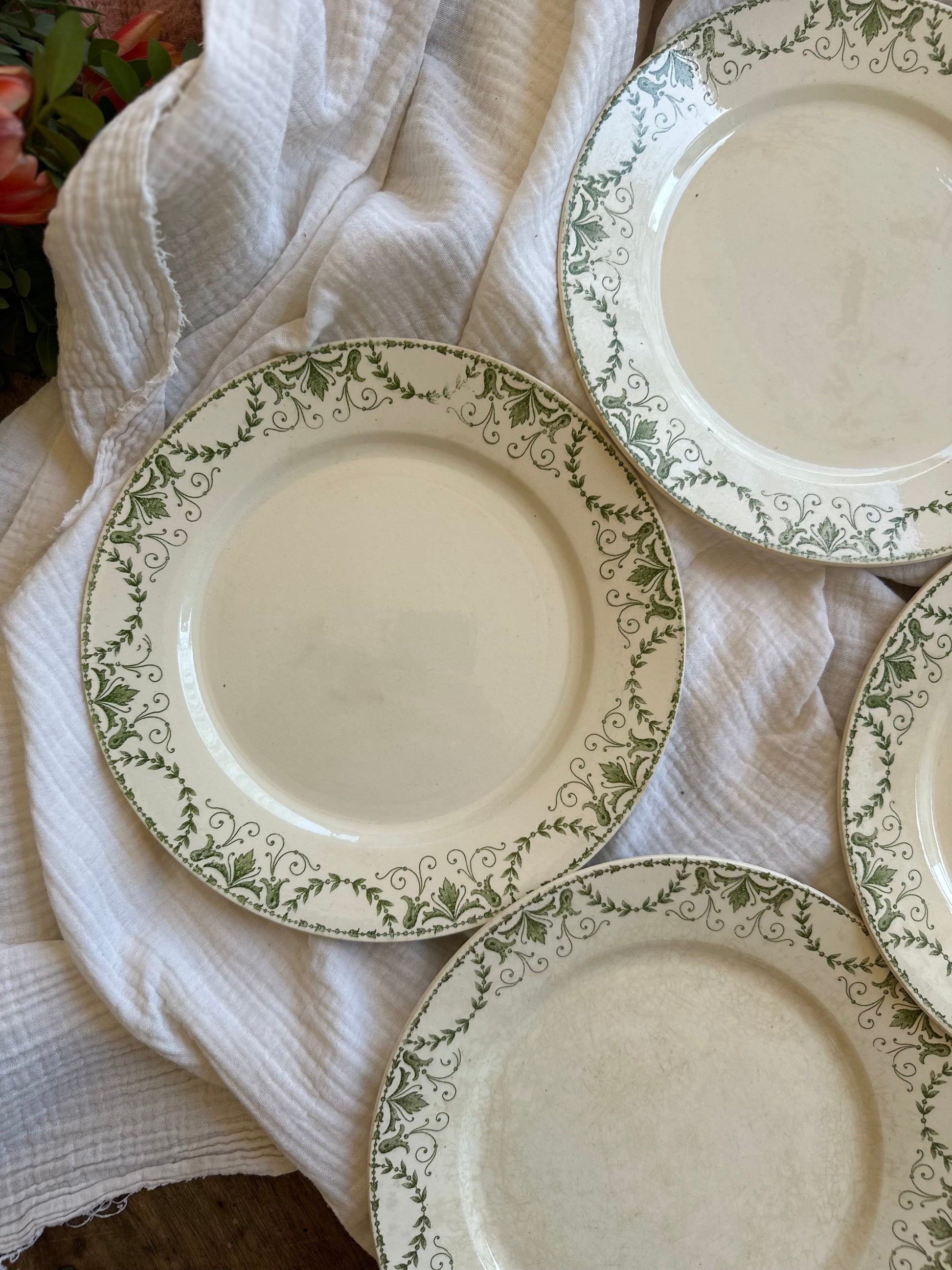4 assiettes plates terre de fer De Raymonde à Zoé