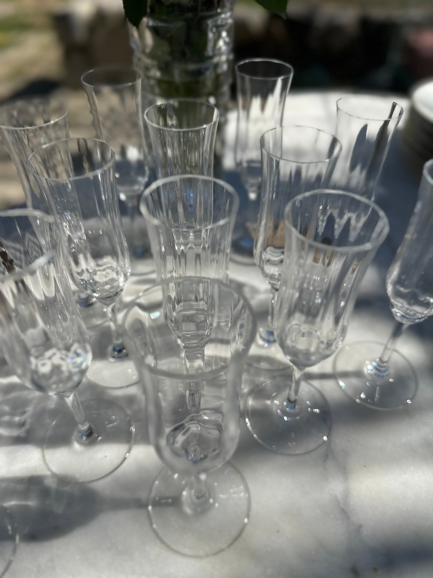 Ensemble de 12 flutes a champagne cristal de Baccarat De Raymonde à Zoé