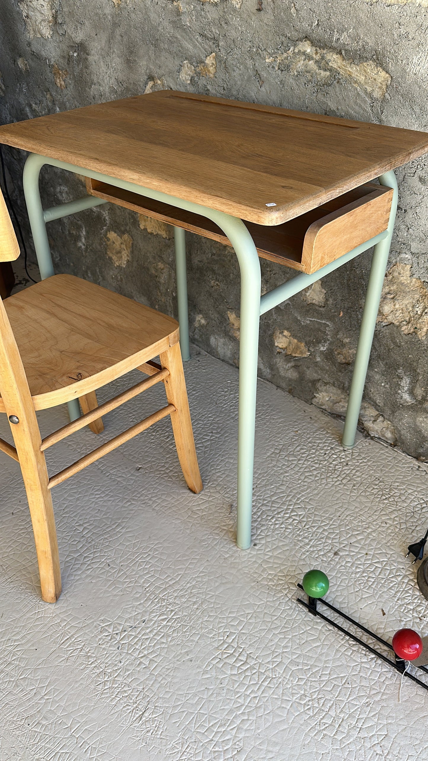 Bureau d’écolier vintage relooké De Raymonde à Zoé