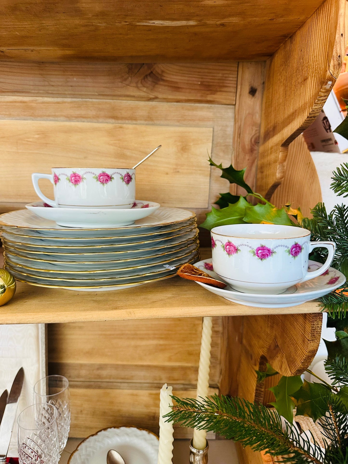 Ensemble de 2 tasses et 2 soucoupes assorties en porcelaine De Raymonde à Zoé