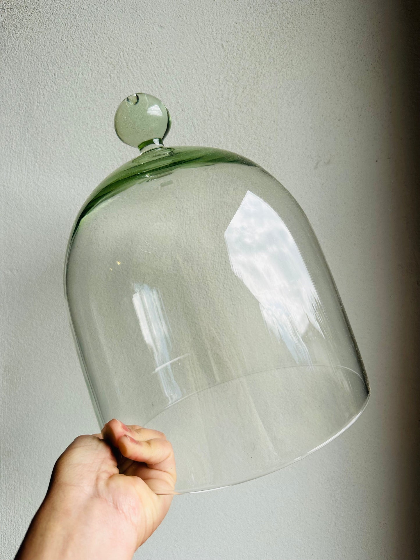 Cloche à fromages ou gâteaux en verre De Raymonde à Zoé