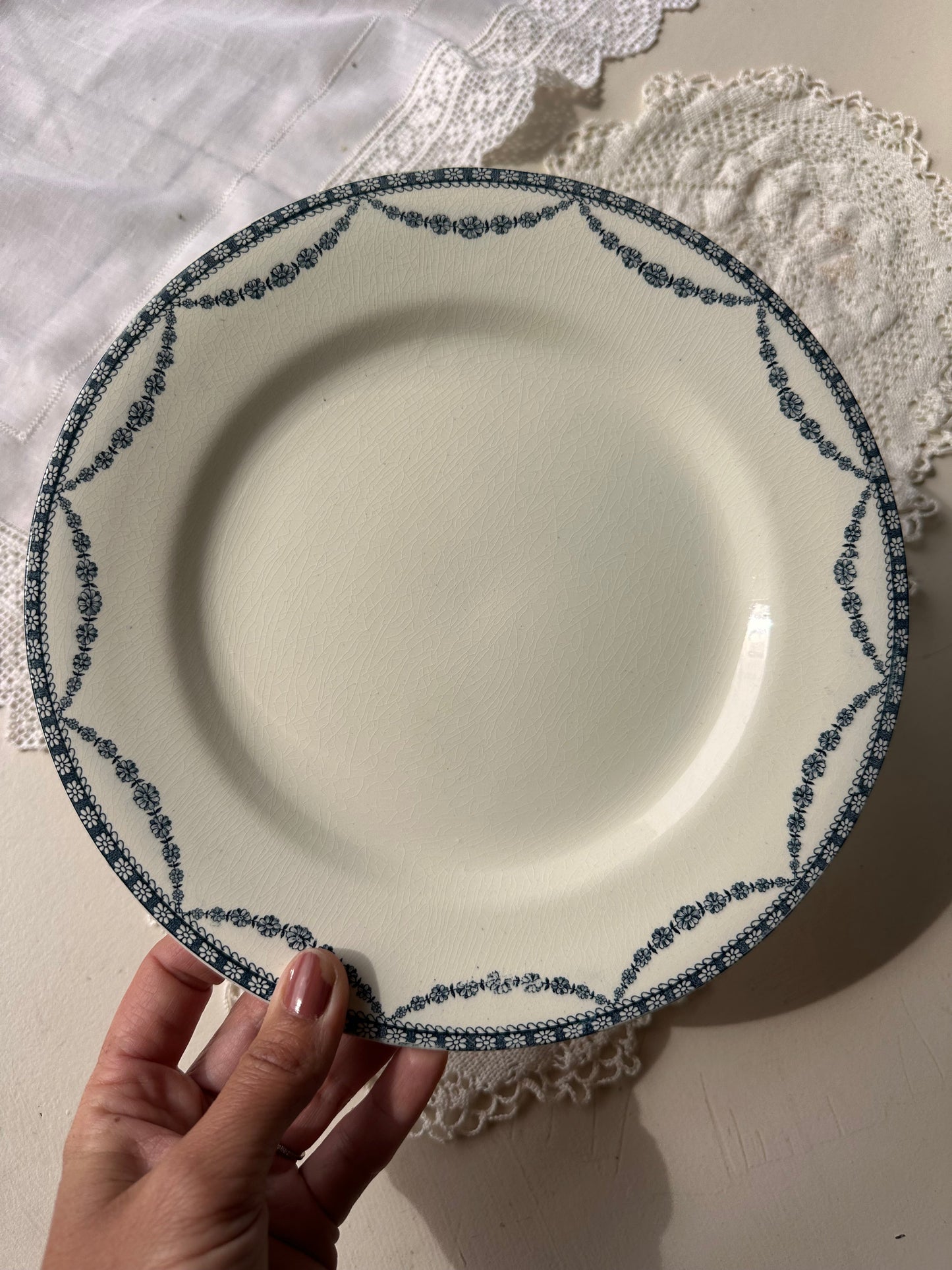 Ensemble de 6 assiettes plate terre de fer De Raymonde à Zoé