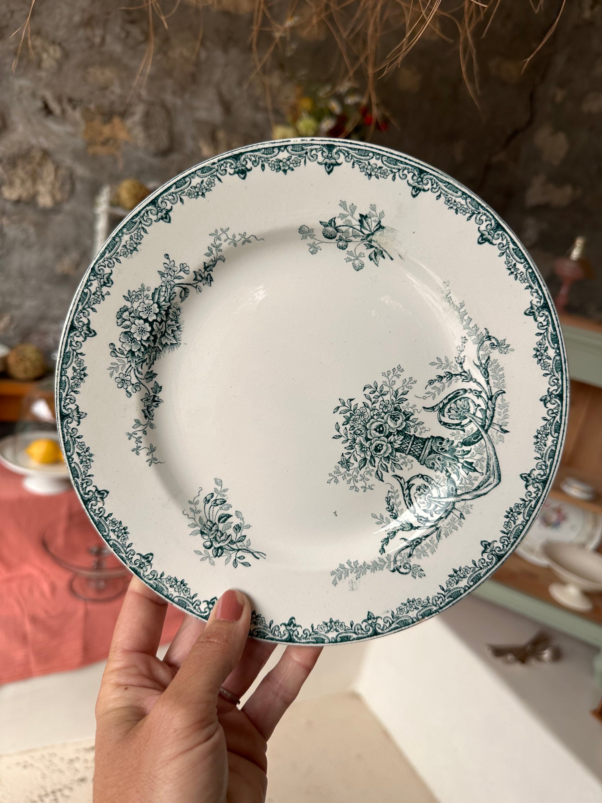 Ensemble de 6 assiettes plates terre de fer De Raymonde à Zoé